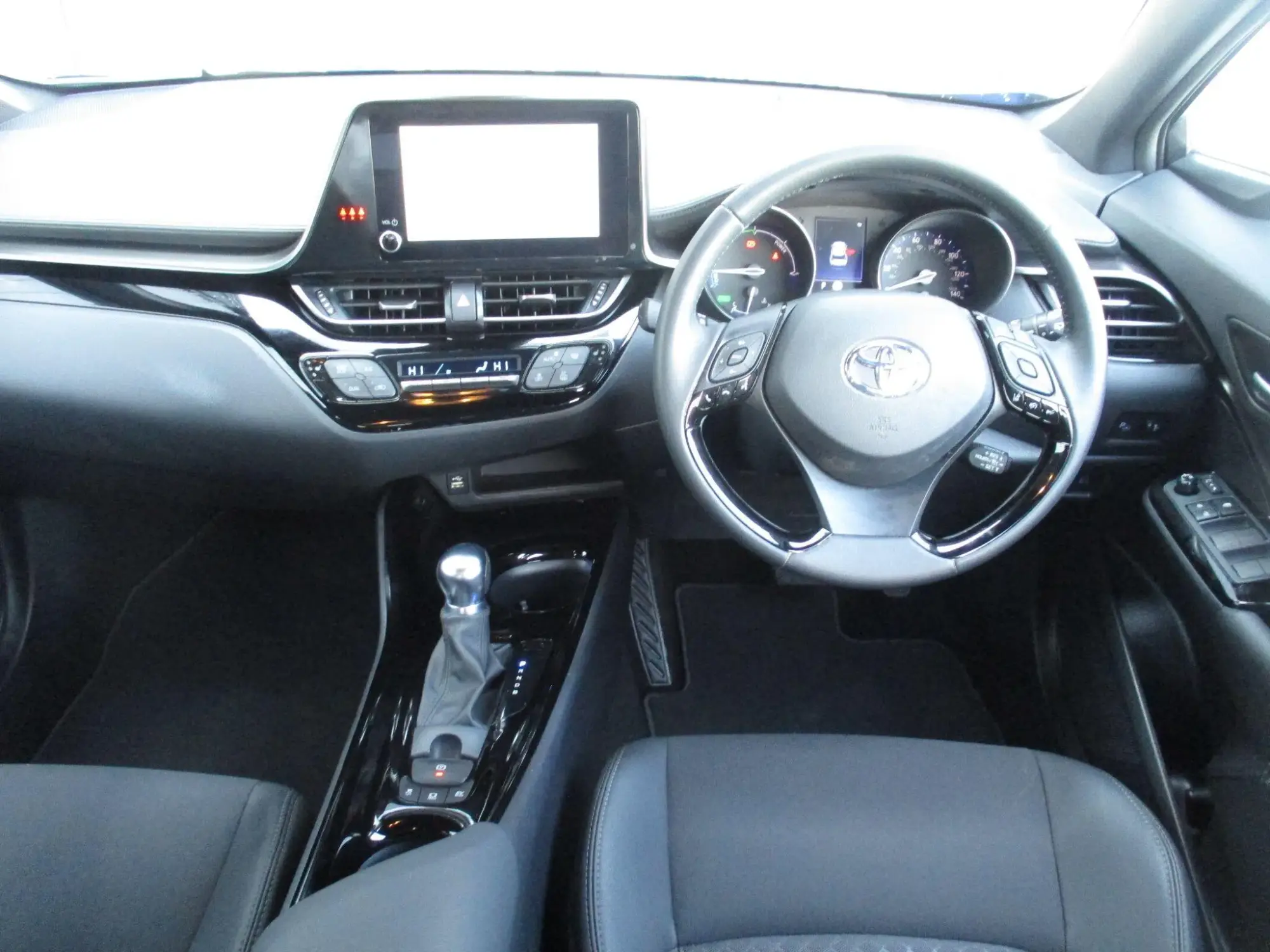 Toyota C-HR Self-Charging Hybrid Image 14 Toyota C-HR Self-Charging Hybrid Image 14