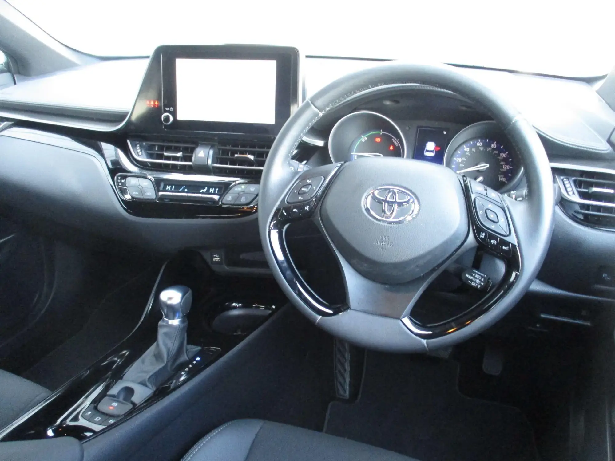 Toyota C-HR Self-Charging Hybrid Image 15 Toyota C-HR Self-Charging Hybrid Image 15