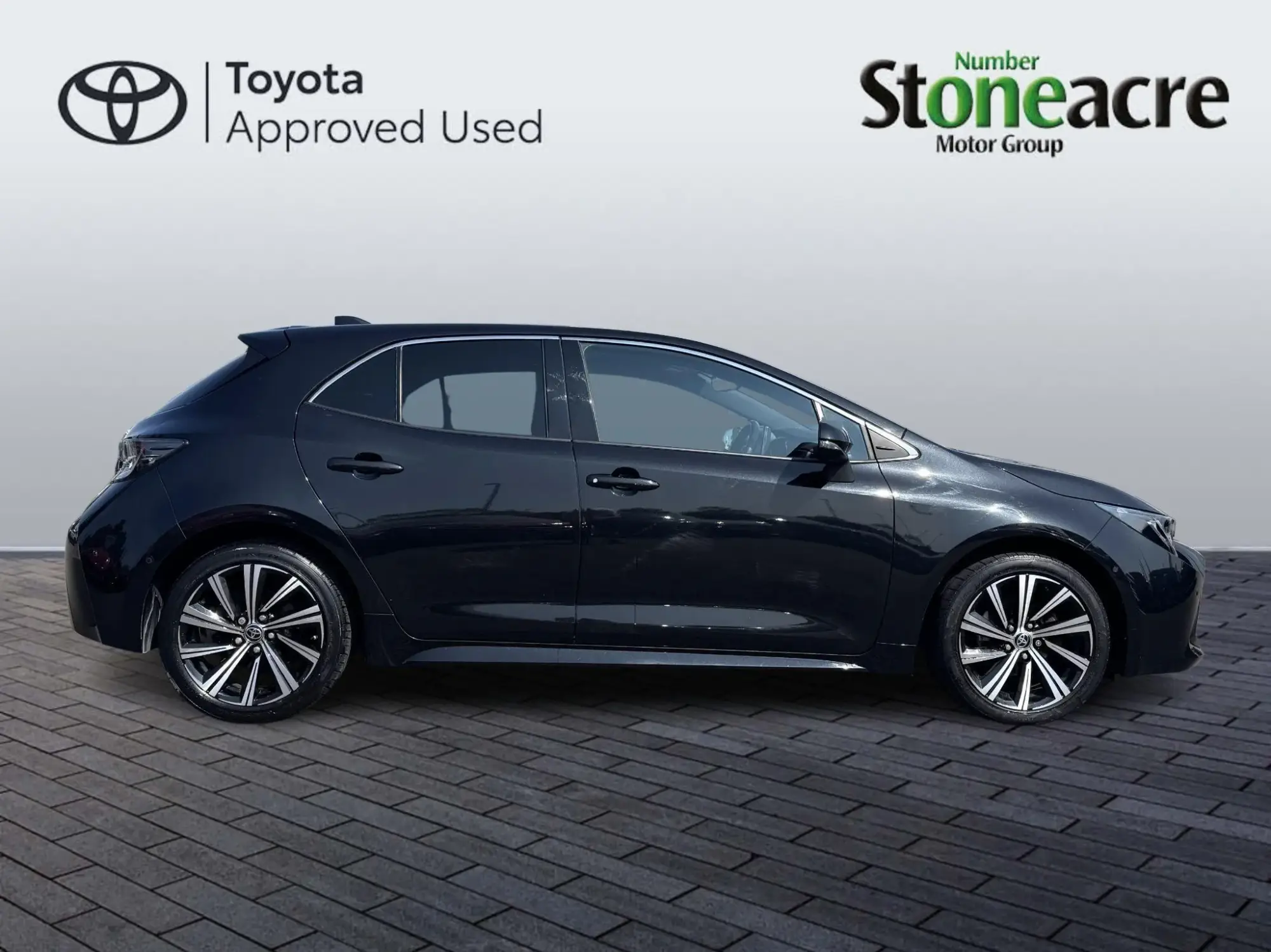 Toyota Corolla Hatchback Image 2