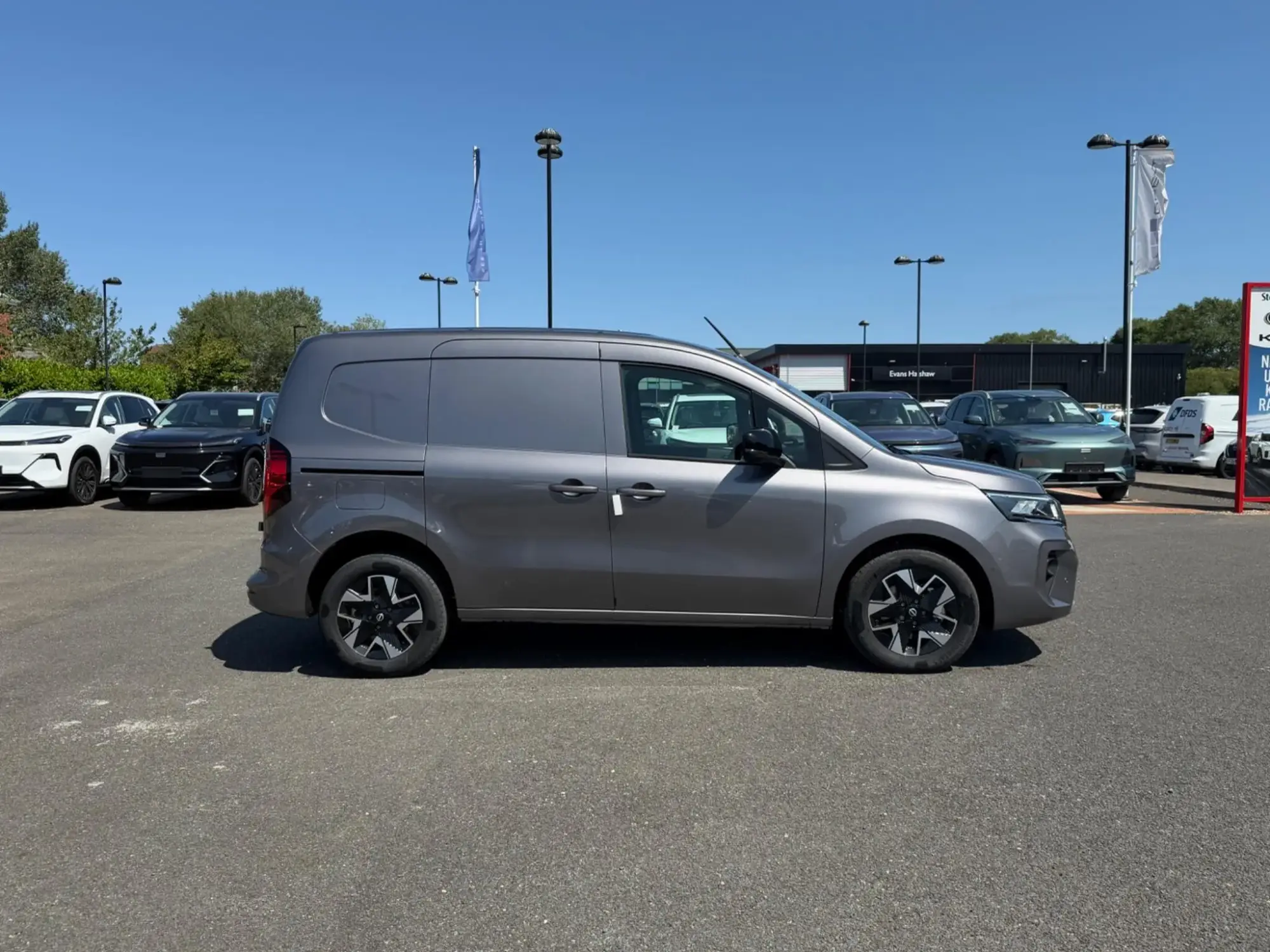 Nissan Townstar 1.3 TCe Tekna Auto L1 Euro 6 (s/s) 6dr Image 2