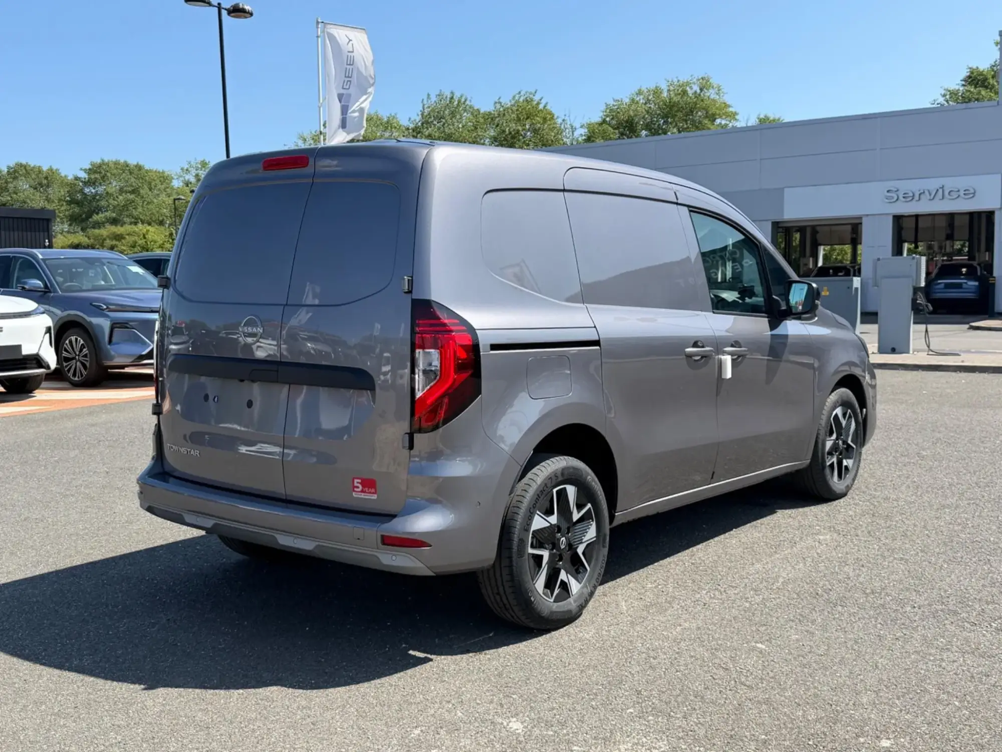 Nissan Townstar 1.3 TCe Tekna Auto L1 Euro 6 (s/s) 6dr Image 3
