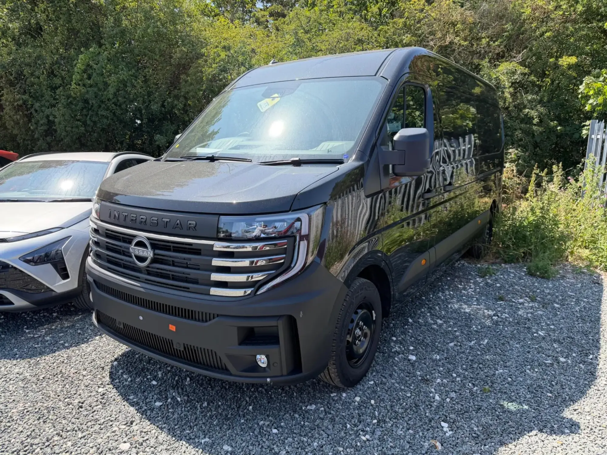 Nissan Interstar 2.0 dCi 35 Tekna L3 Medium Roof Euro 6 (s/s) 4dr Image 2