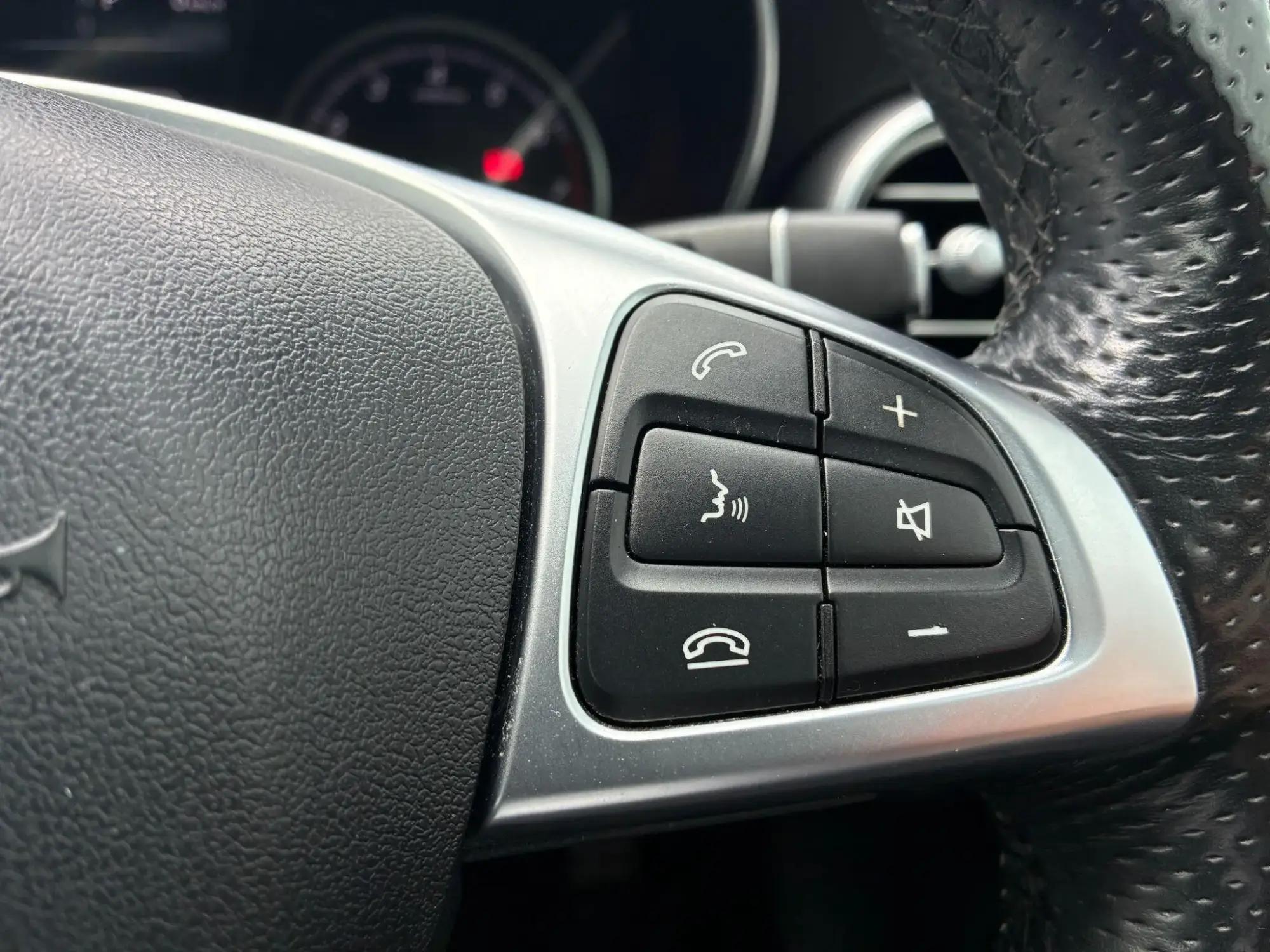 Mercedes-Benz C-Class Image 13