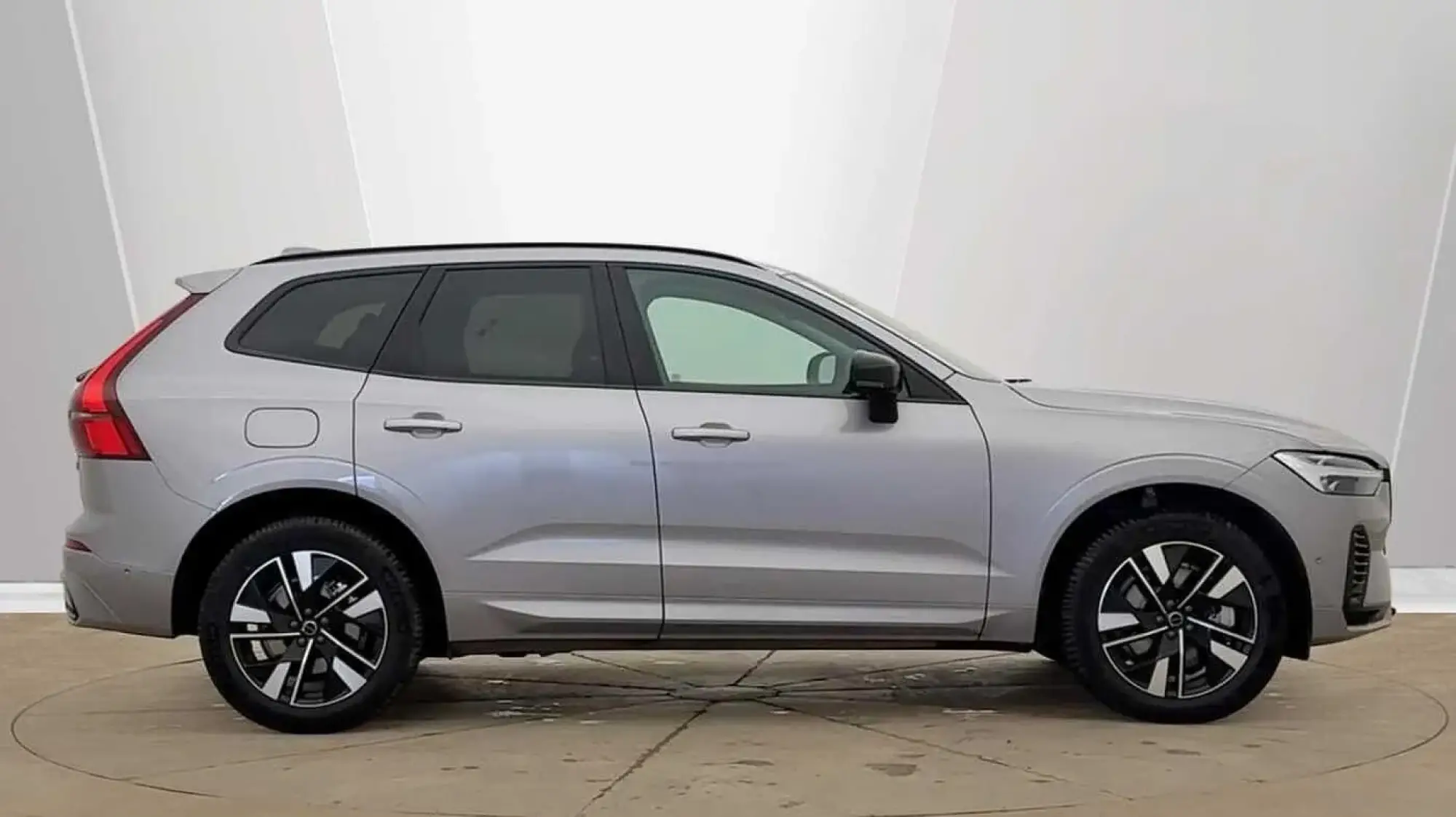 Volvo XC60 2.0 T6 18.8kWh Plus Auto AWD Euro 6 (s/s) 5dr RE75HZR Image 2