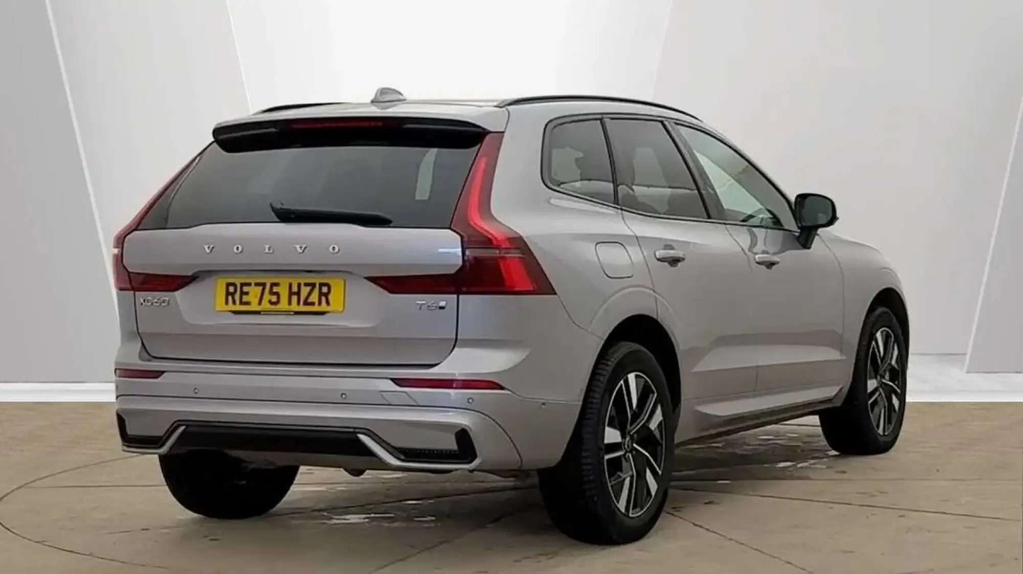 Volvo XC60 2.0 T6 18.8kWh Plus Auto AWD Euro 6 (s/s) 5dr RE75HZR Image 3