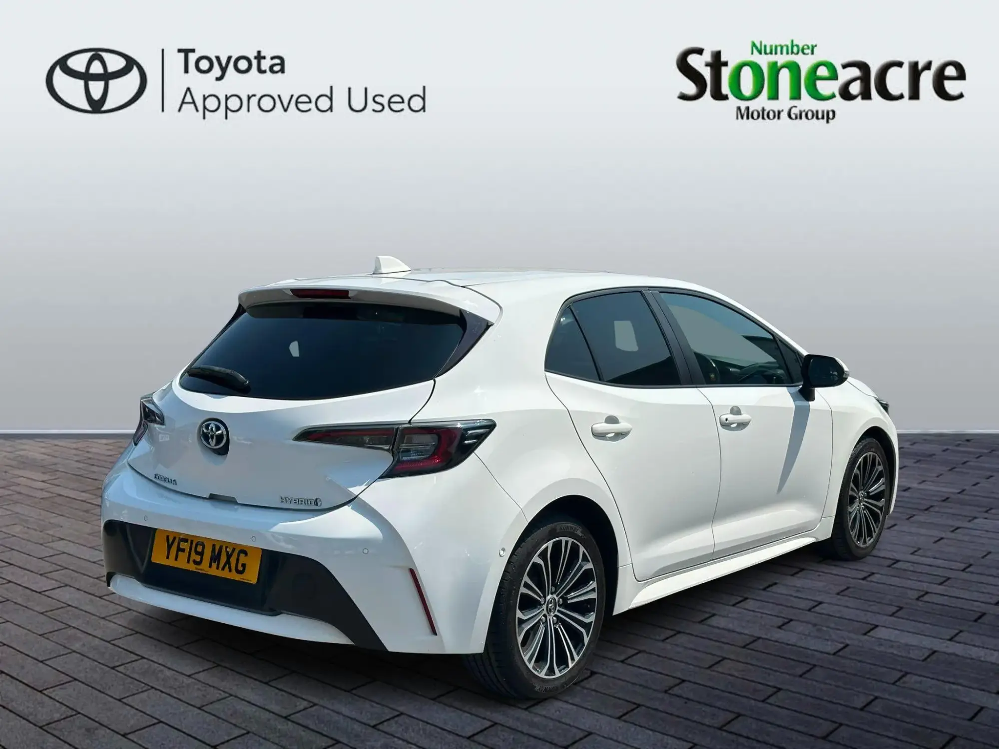 Toyota Corolla Hatchback 1.8 VVT-h Design CVT Euro 6 (s/s) 5dr YF19MXG Image 2