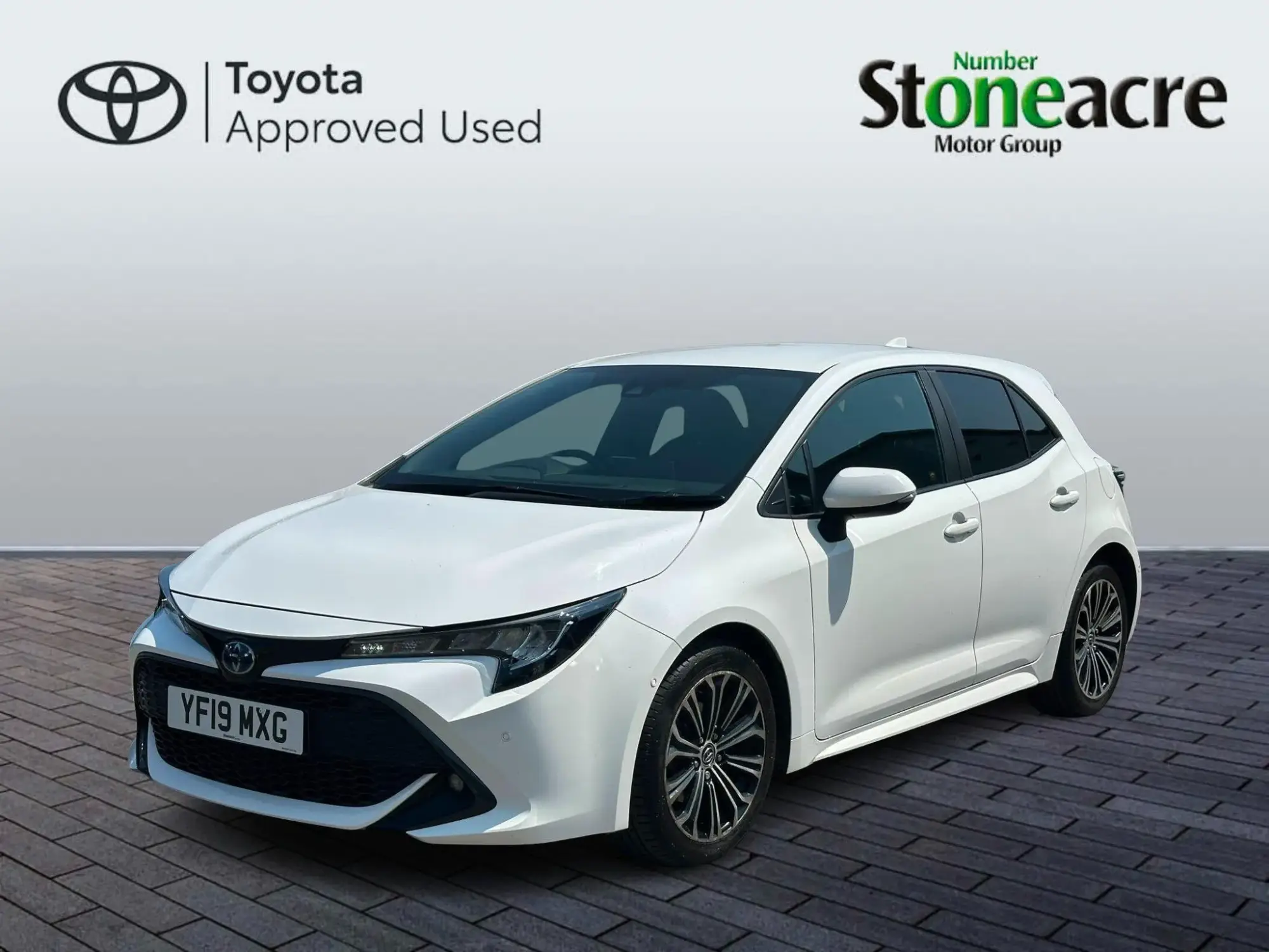 Toyota Corolla Hatchback 1.8 VVT-h Design CVT Euro 6 (s/s) 5dr YF19MXG Image 3