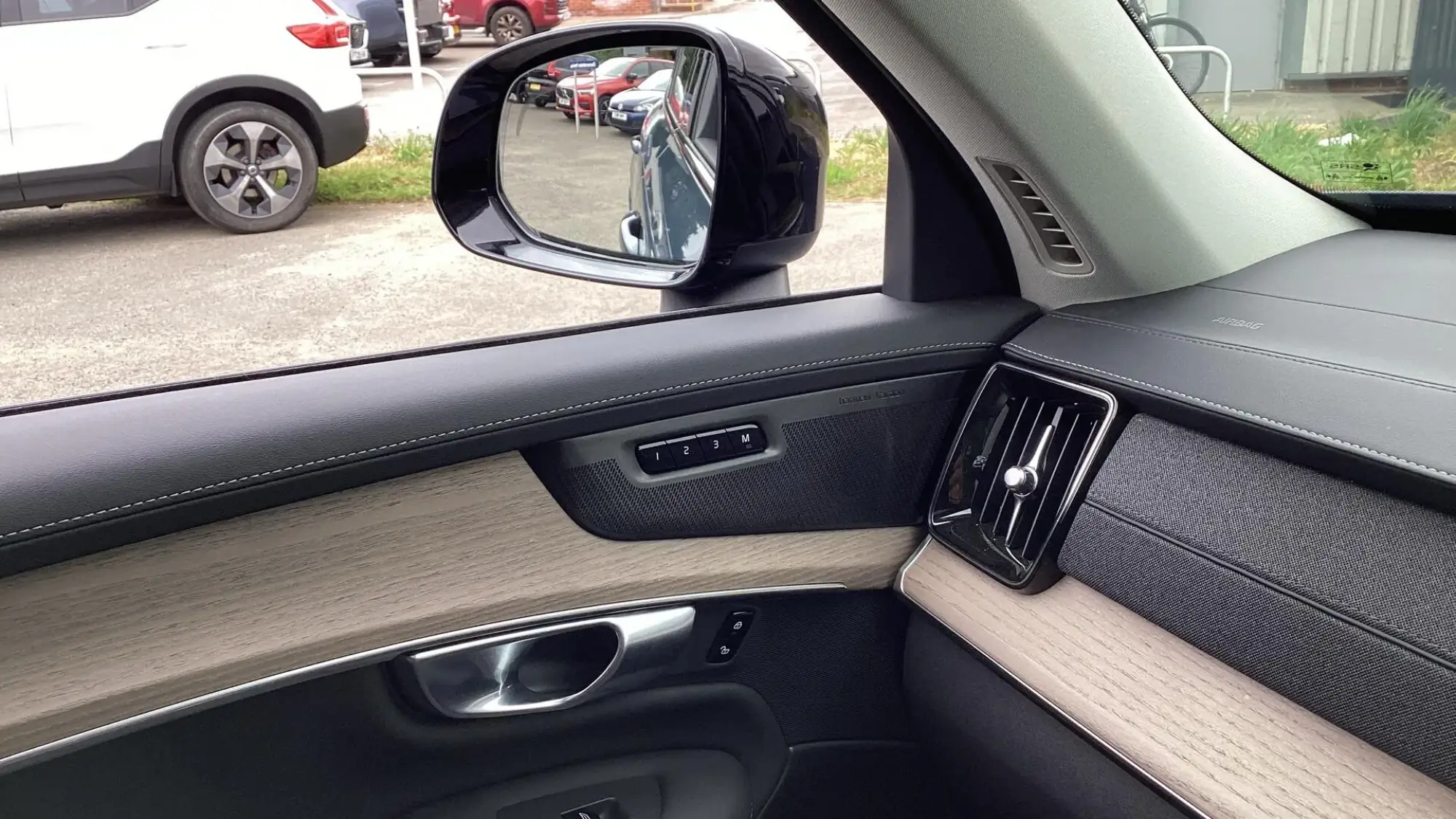 Volvo XC90 Plug-In Hybrid Image 27 Volvo XC90 Plug-In Hybrid Image 27