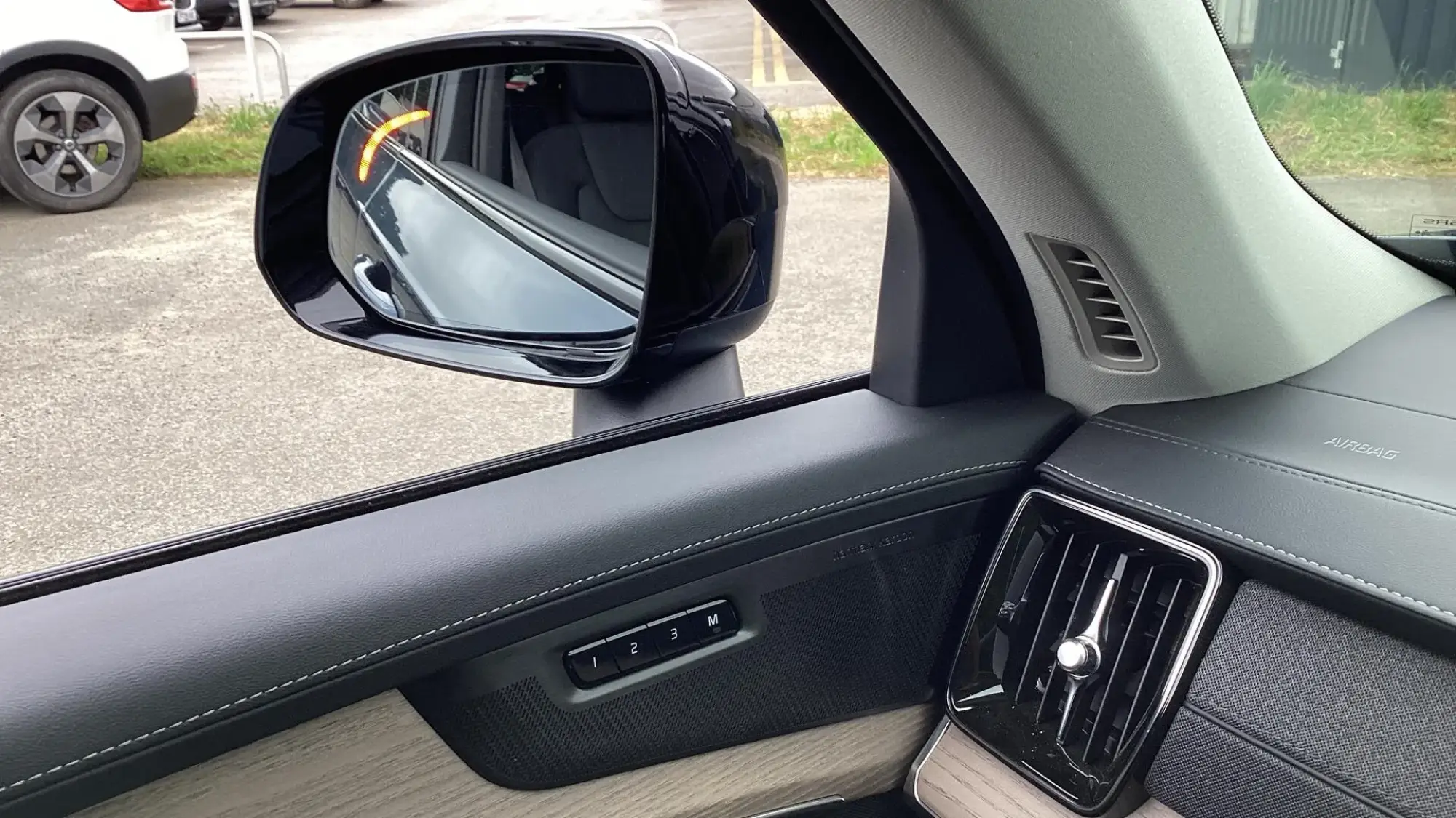 Volvo XC90 Plug-In Hybrid Image 28 Volvo XC90 Plug-In Hybrid Image 28