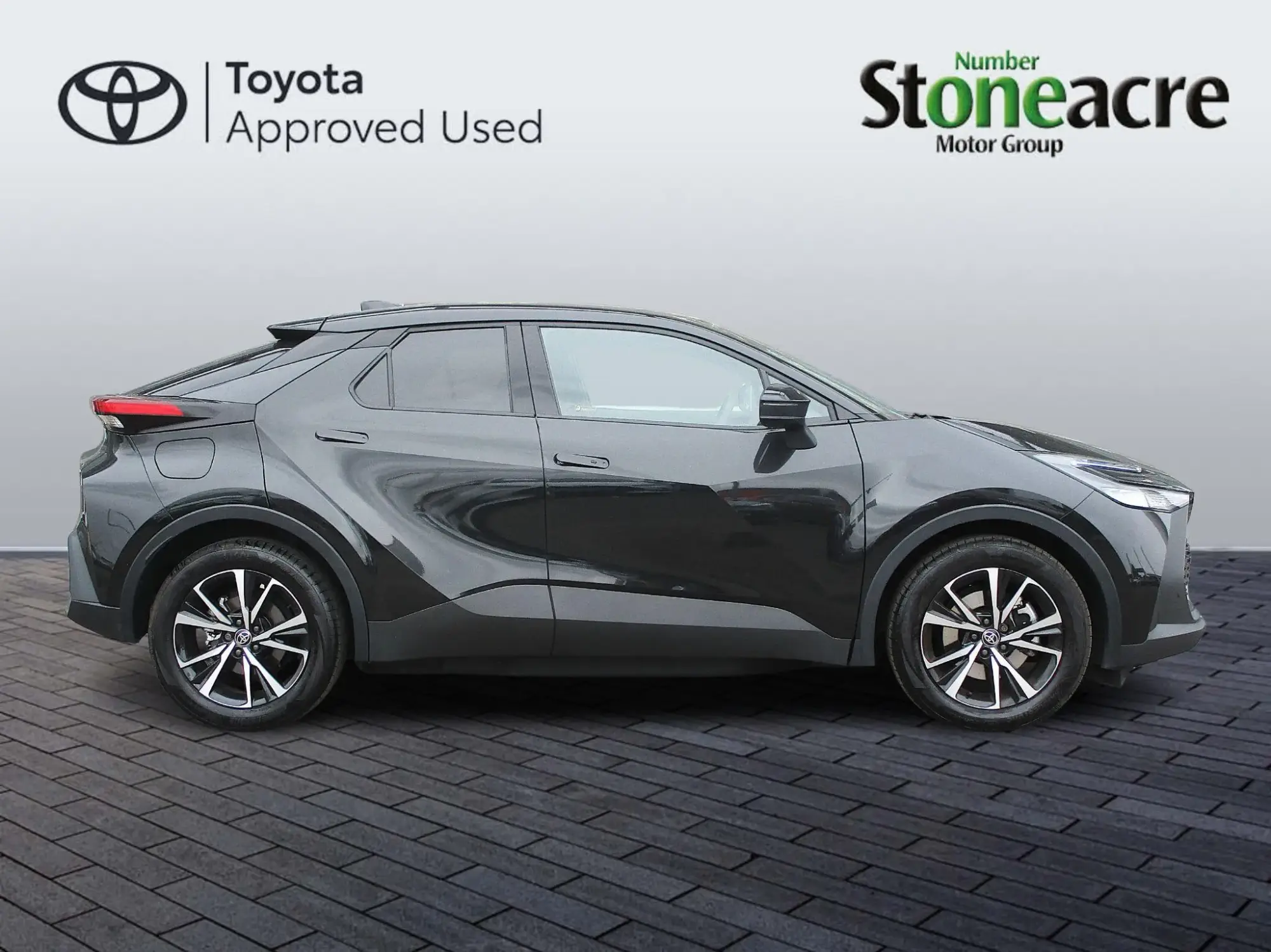 Toyota C-HR Plug-in Hybrid 2.0 VVT-h 13.6 kWh Design CVT Euro 6 (s/s) 5dr NG75HYV Image 2 Toyota C-HR Plug-in Hybrid 2.0 VVT-h 13.6 kWh Design CVT Euro 6 (s/s) 5dr NG75HYV Image 2