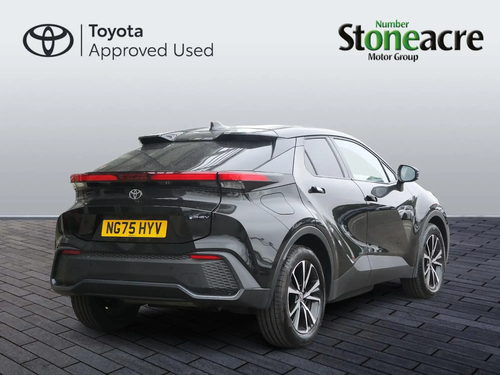 Toyota C-HR Plug-in Hybrid 2.0 VVT-h 13.6 kWh Design CVT Euro 6 (s/s) 5dr NG75HYV Image 3 Toyota C-HR Plug-in Hybrid 2.0 VVT-h 13.6 kWh Design CVT Euro 6 (s/s) 5dr NG75HYV Image 3