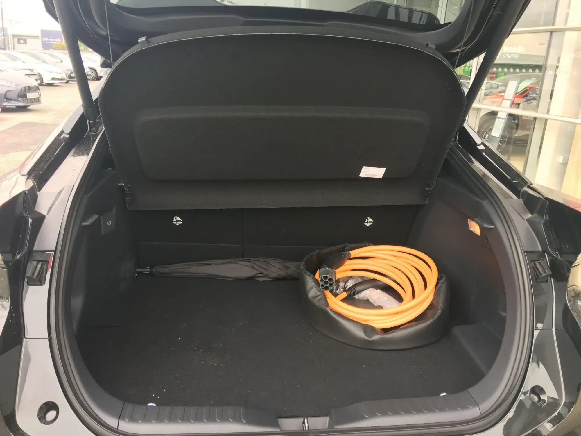 Toyota C-HR Plug-in Hybrid Image 10 Toyota C-HR Plug-in Hybrid Image 10