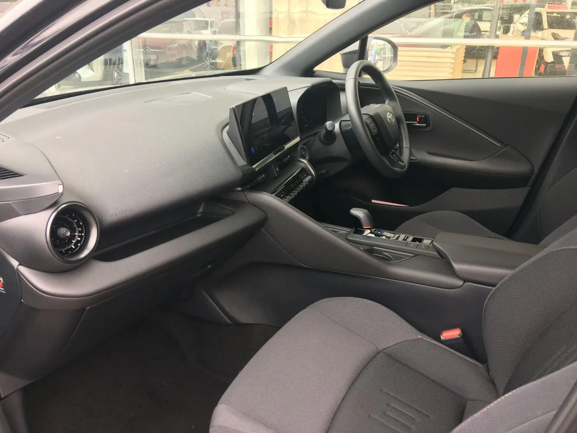 Toyota C-HR Plug-in Hybrid Image 14 Toyota C-HR Plug-in Hybrid Image 14