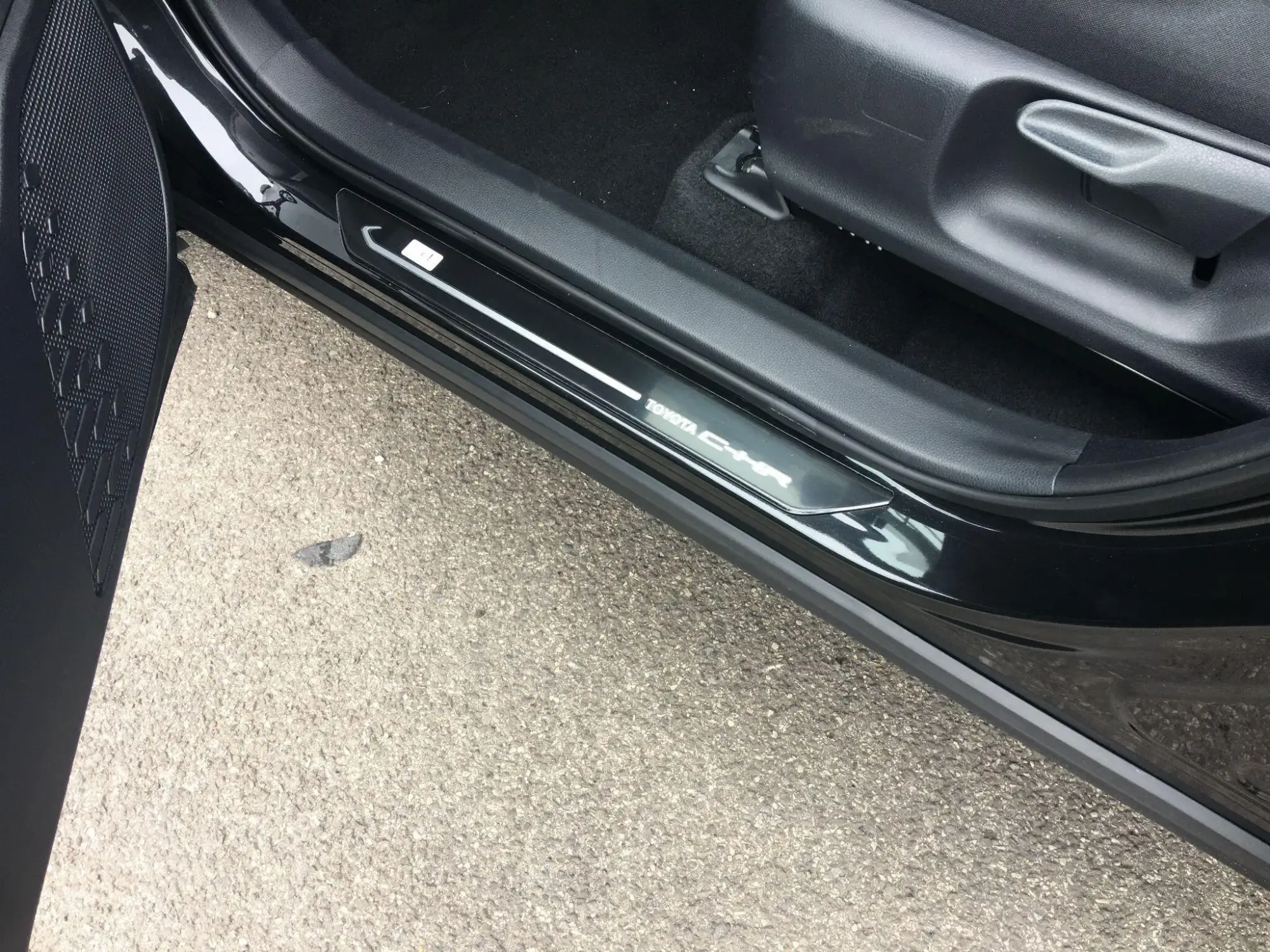Toyota C-HR Plug-in Hybrid Image 22 Toyota C-HR Plug-in Hybrid Image 22