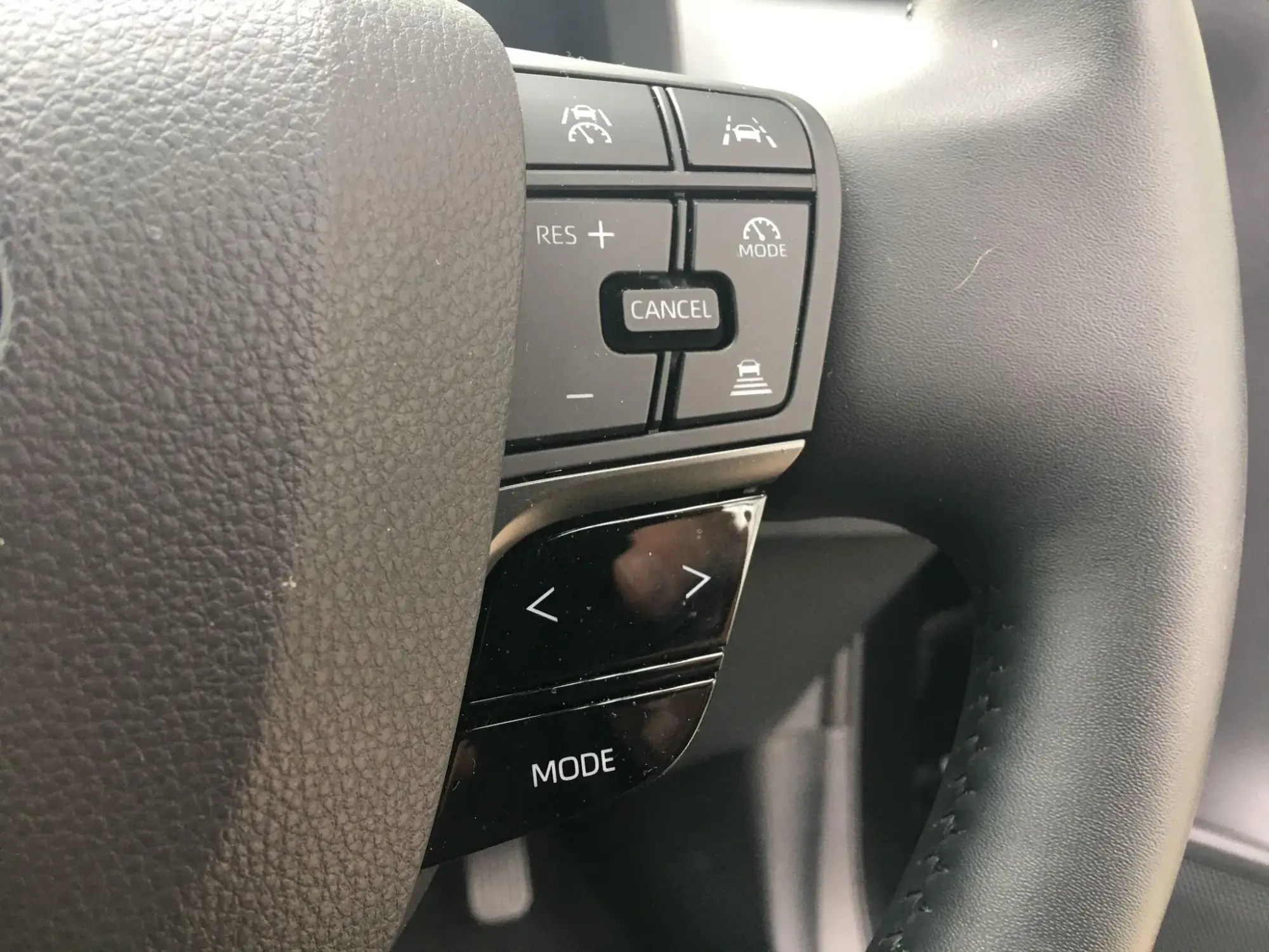 Toyota C-HR Plug-in Hybrid Image 31 Toyota C-HR Plug-in Hybrid Image 31
