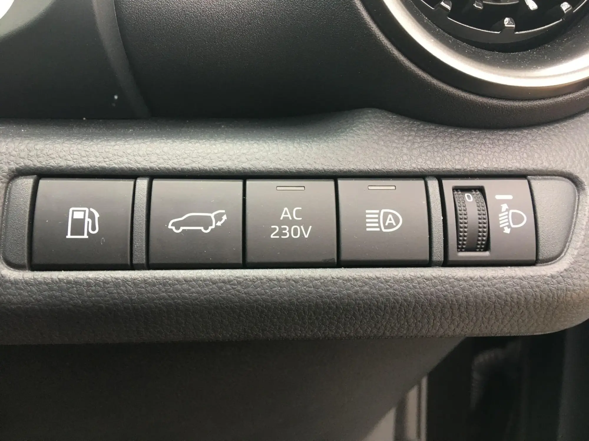 Toyota C-HR Plug-in Hybrid Image 32 Toyota C-HR Plug-in Hybrid Image 32