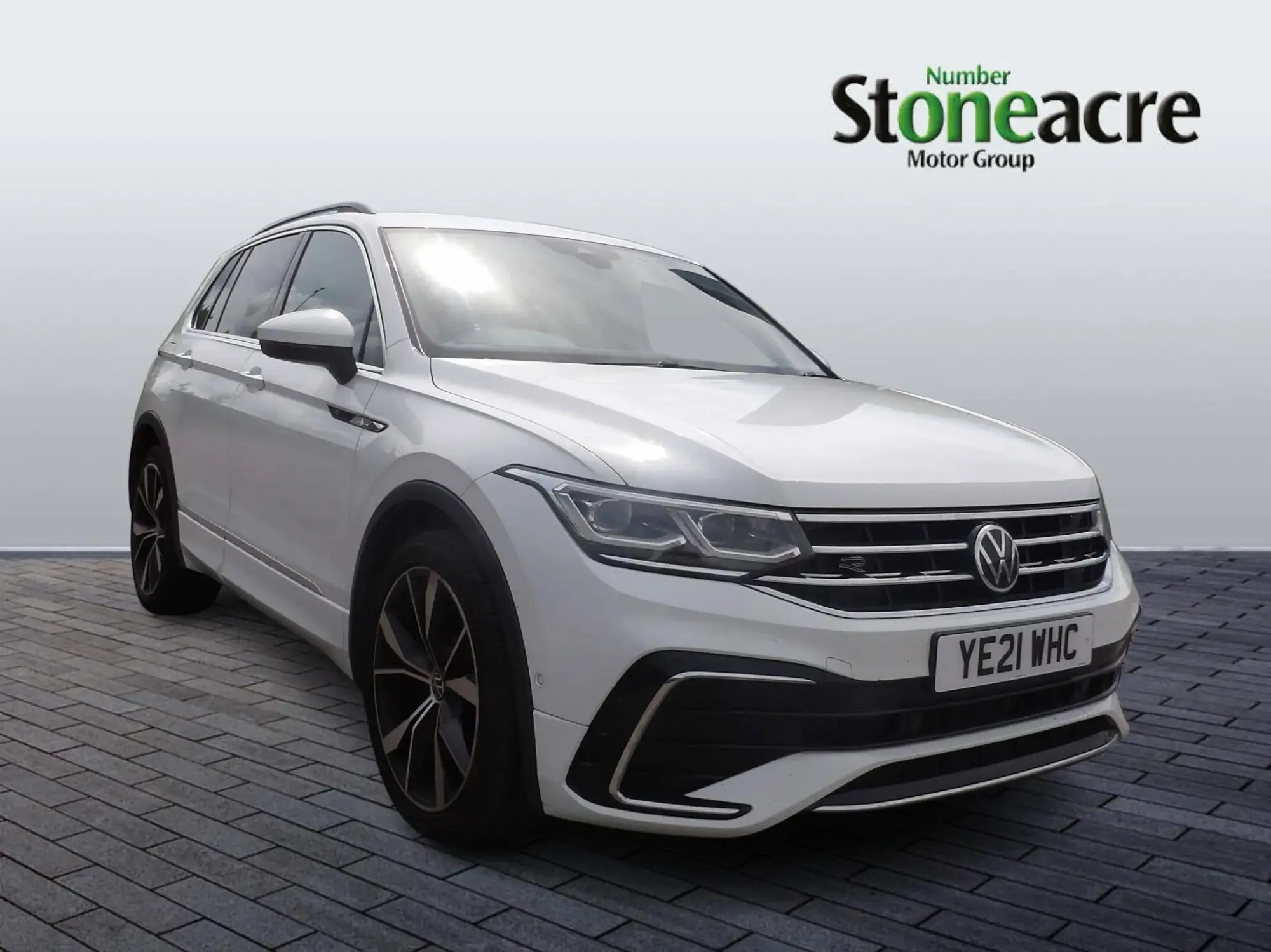 Volkswagen Tiguan 2.0 TDI R-Line DSG Euro 6 (s/s) 5dr YE21WHC Image 1