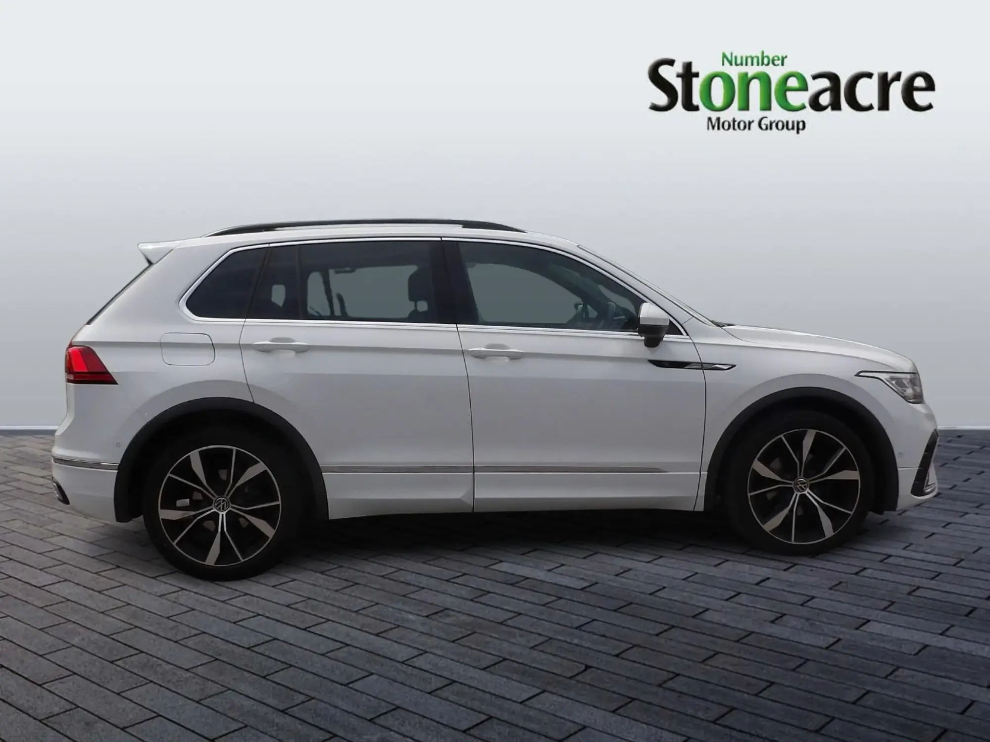 Volkswagen Tiguan 2.0 TDI R-Line DSG Euro 6 (s/s) 5dr YE21WHC Image 2