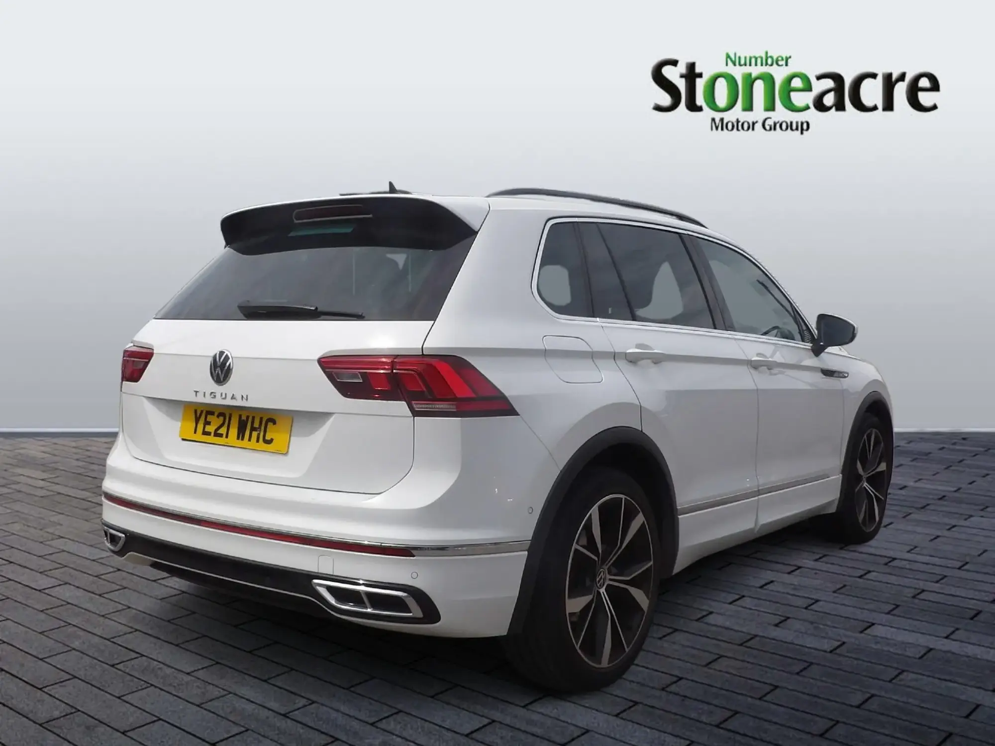 Volkswagen Tiguan 2.0 TDI R-Line DSG Euro 6 (s/s) 5dr YE21WHC Image 3