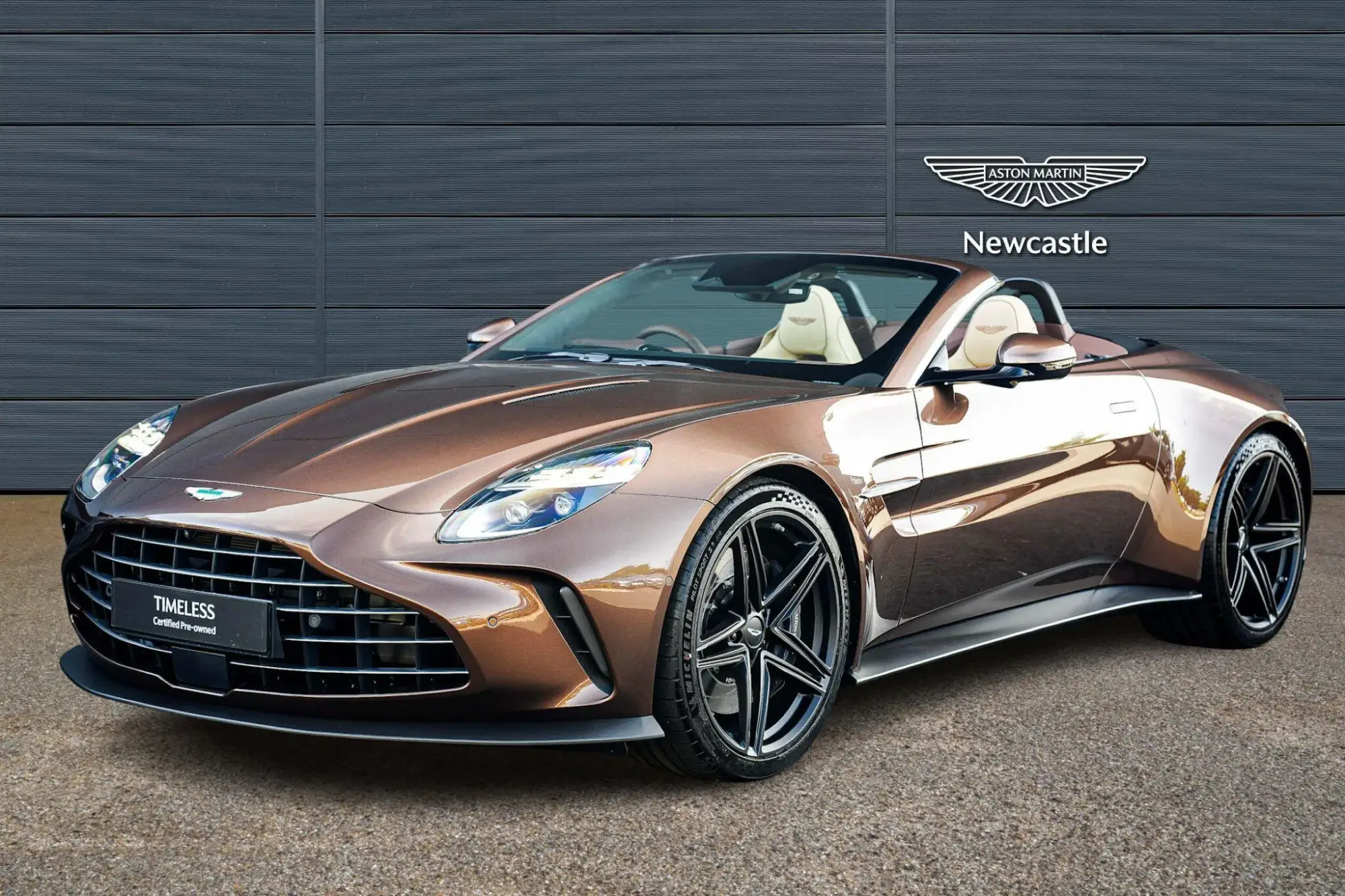 Aston Martin Vantage Roadster Image 3 Aston Martin Vantage Roadster Image 3