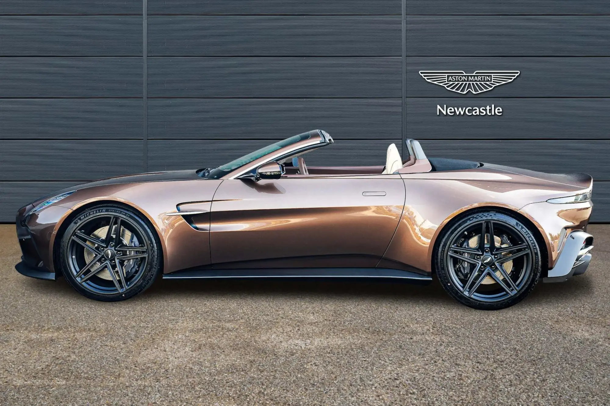 Aston Martin Vantage Roadster Image 5 Aston Martin Vantage Roadster Image 5