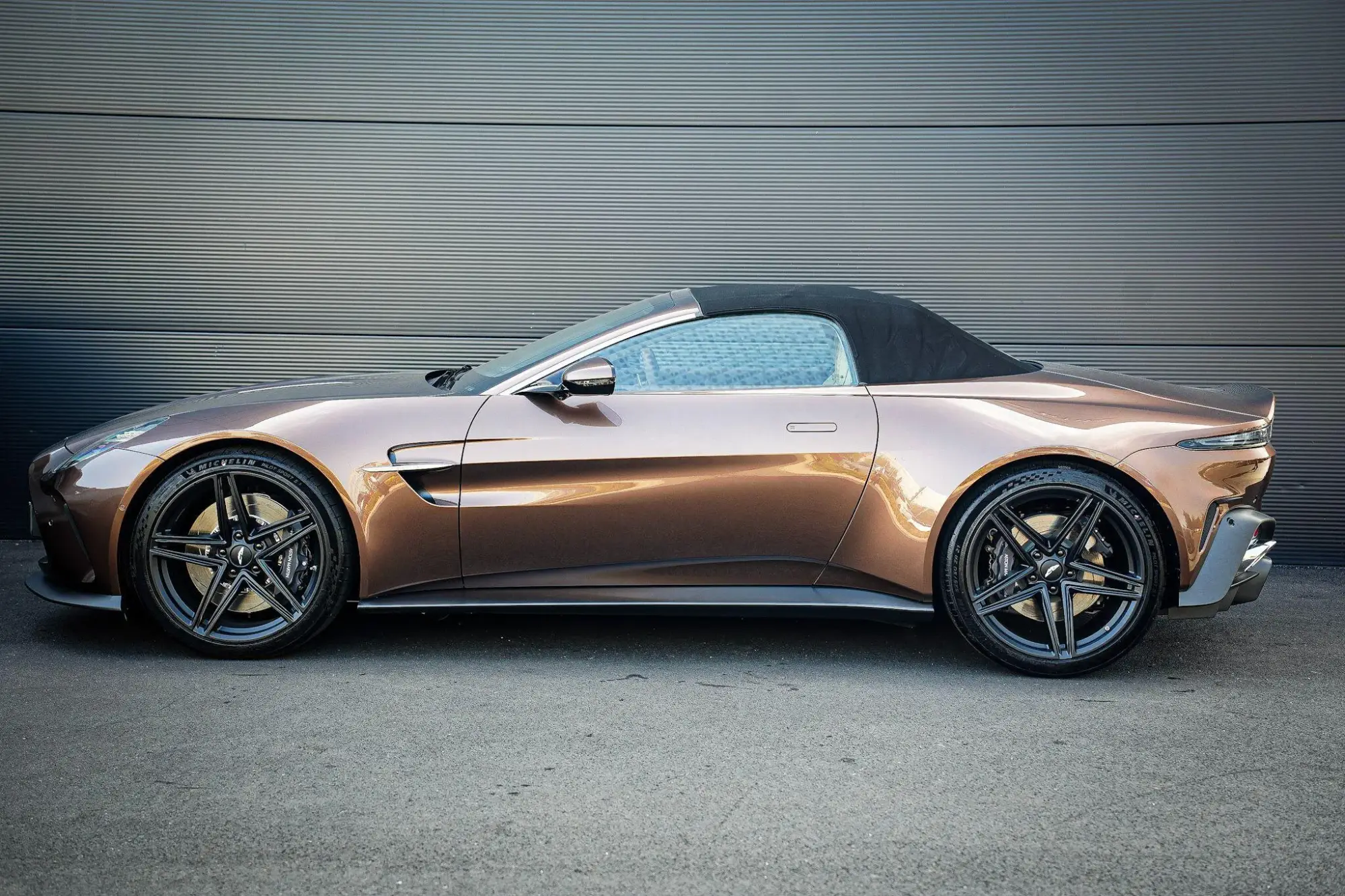 Aston Martin Vantage Roadster Image 9 Aston Martin Vantage Roadster Image 9