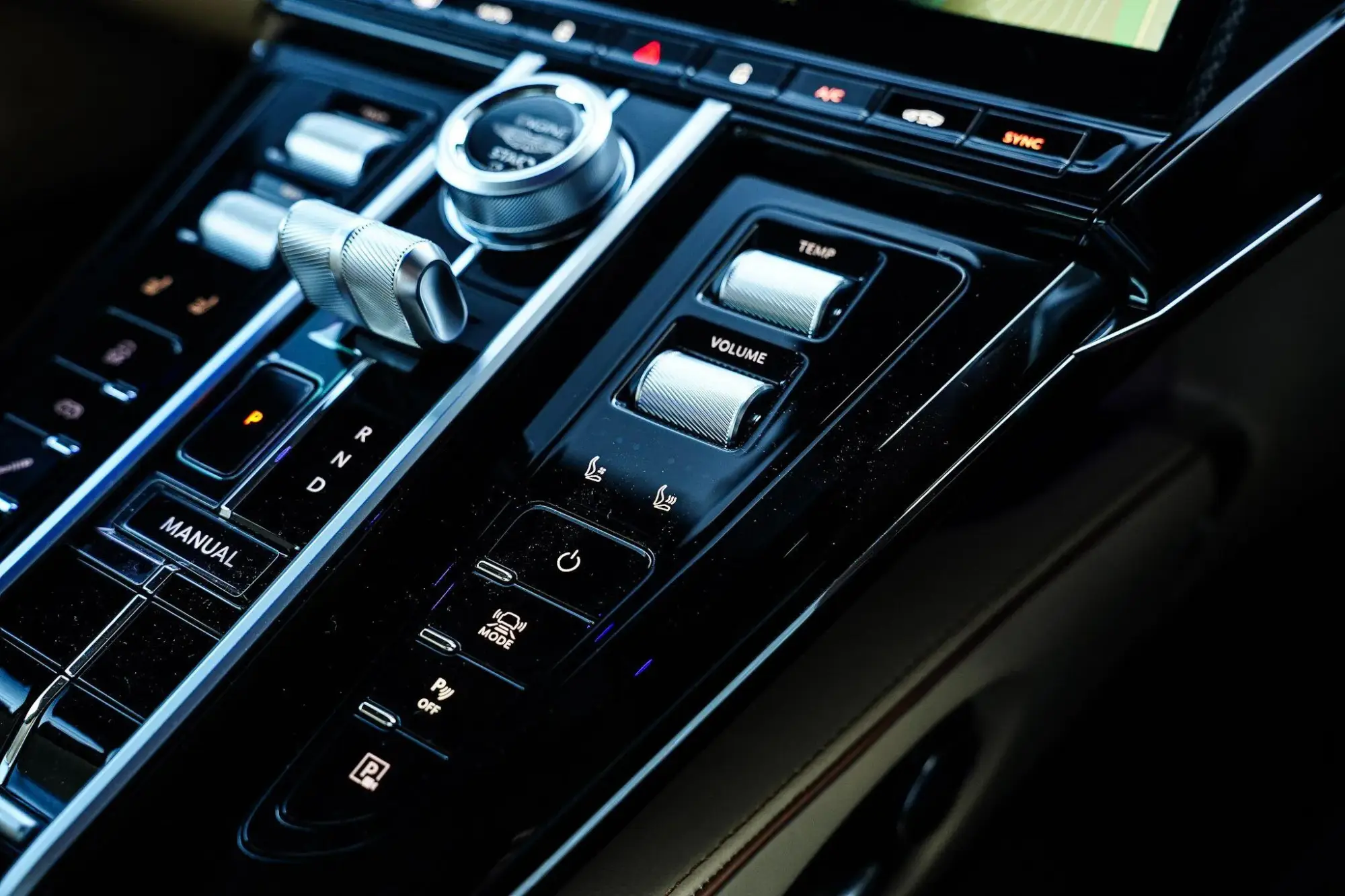 Aston Martin Vantage Roadster Image 15 Aston Martin Vantage Roadster Image 15