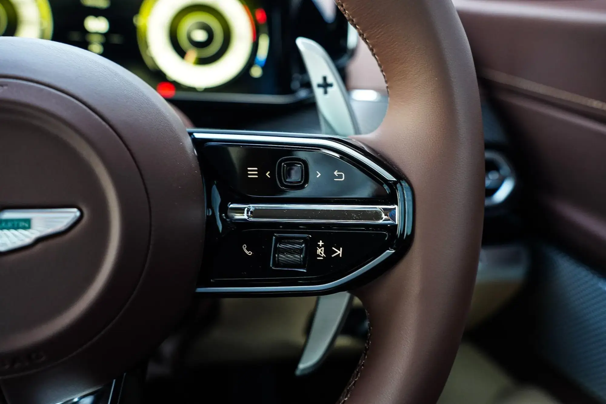 Aston Martin Vantage Roadster Image 16 Aston Martin Vantage Roadster Image 16