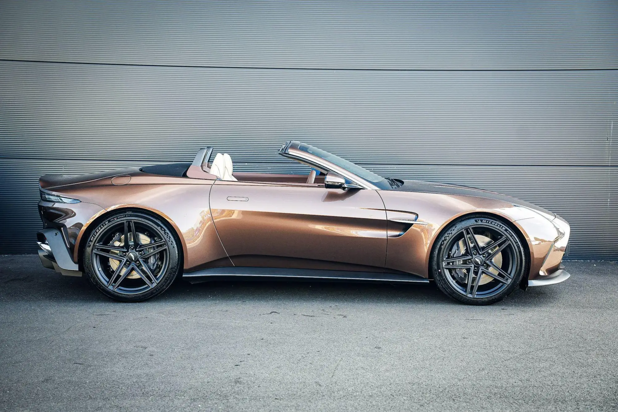 Aston Martin Vantage Roadster Image 25 Aston Martin Vantage Roadster Image 25