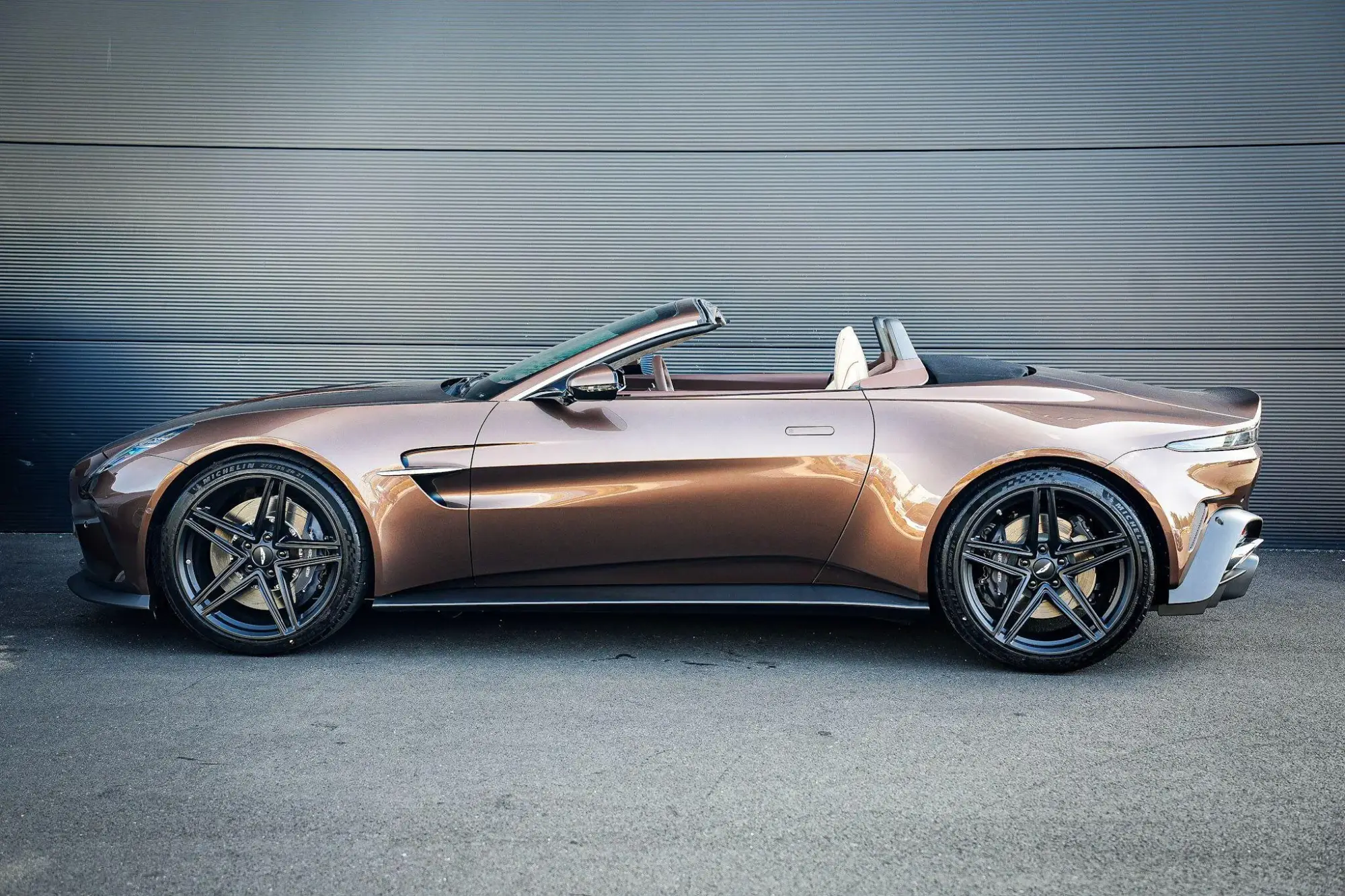 Aston Martin Vantage Roadster Image 31 Aston Martin Vantage Roadster Image 31