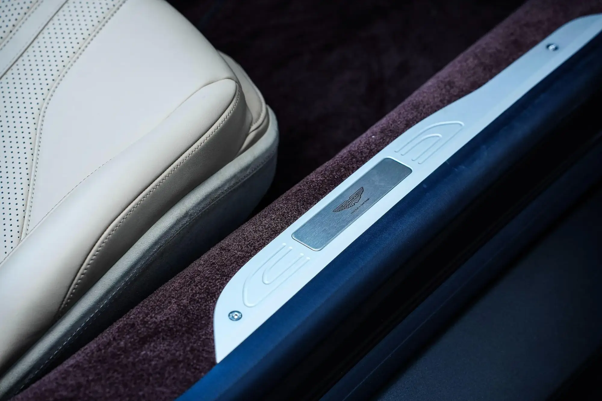 Aston Martin Vantage Roadster Image 33 Aston Martin Vantage Roadster Image 33
