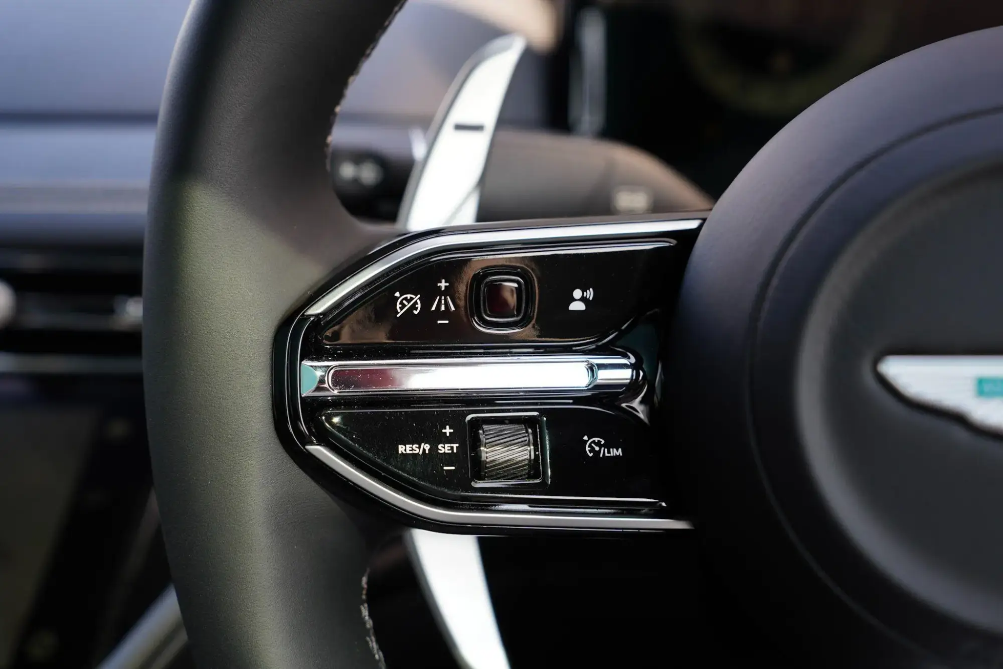 Aston Martin DB12 Image 12
