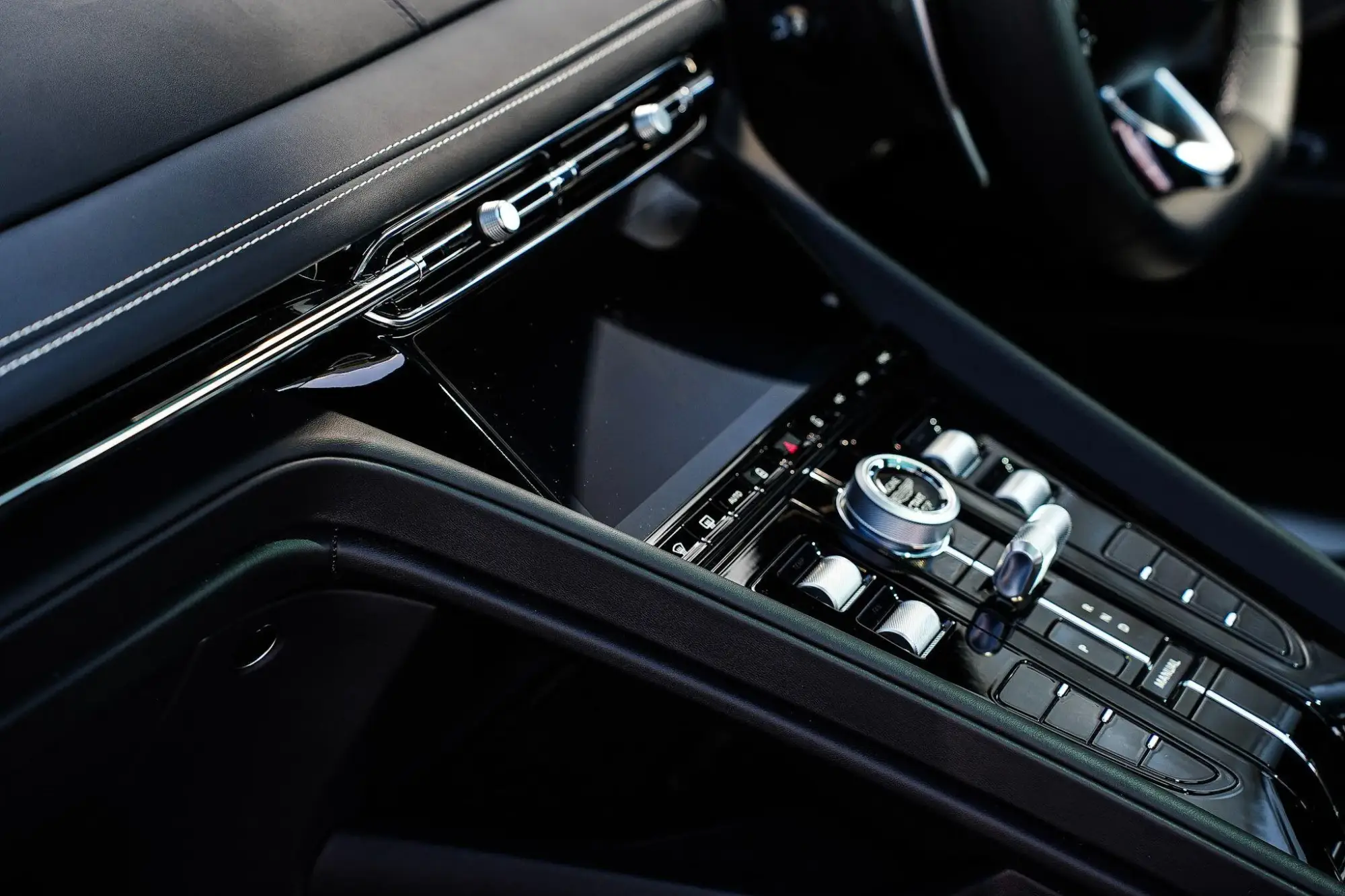 Aston Martin DB12 Image 16