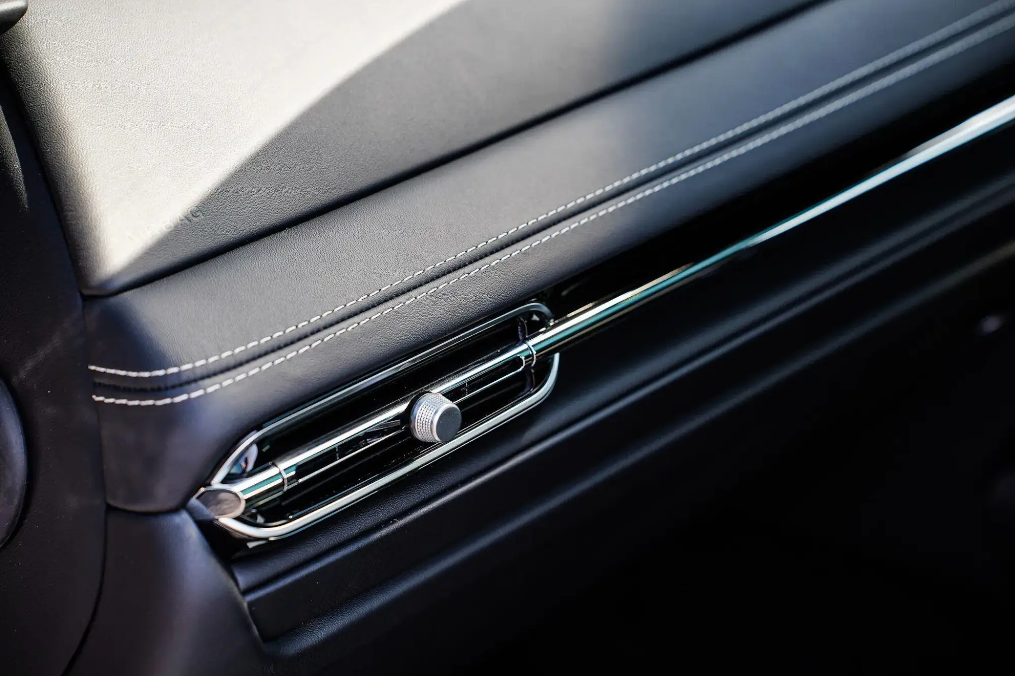 Aston Martin DB12 Image 28
