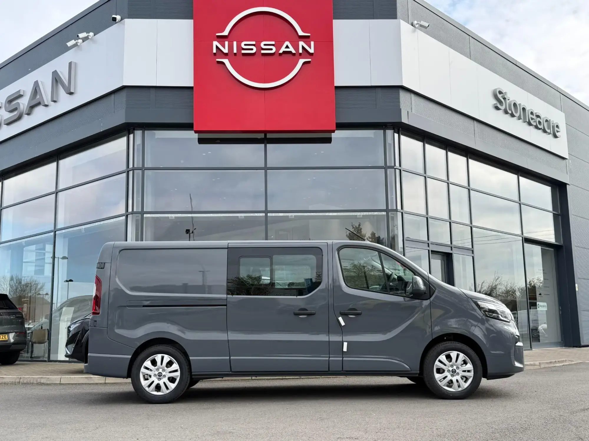 Nissan Primastar 2.0 dCi 30 Tekna Crew Van L2 H1 Euro 6 (s/s) 6dr FV26ZYA Image 2