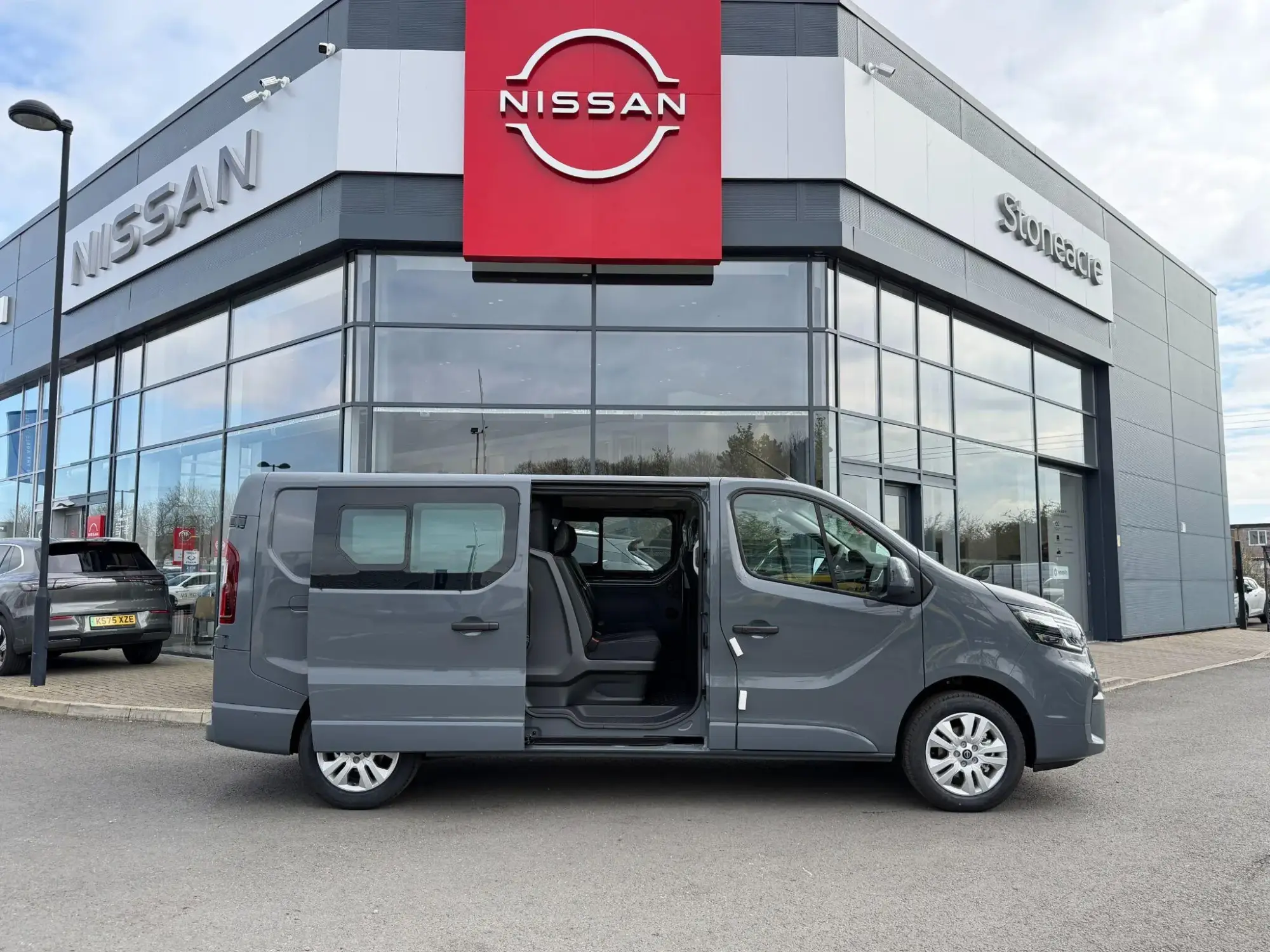 Nissan Primastar 2.0 dCi 30 Tekna Crew Van L2 H1 Euro 6 (s/s) 6dr FV26ZYA Image 3
