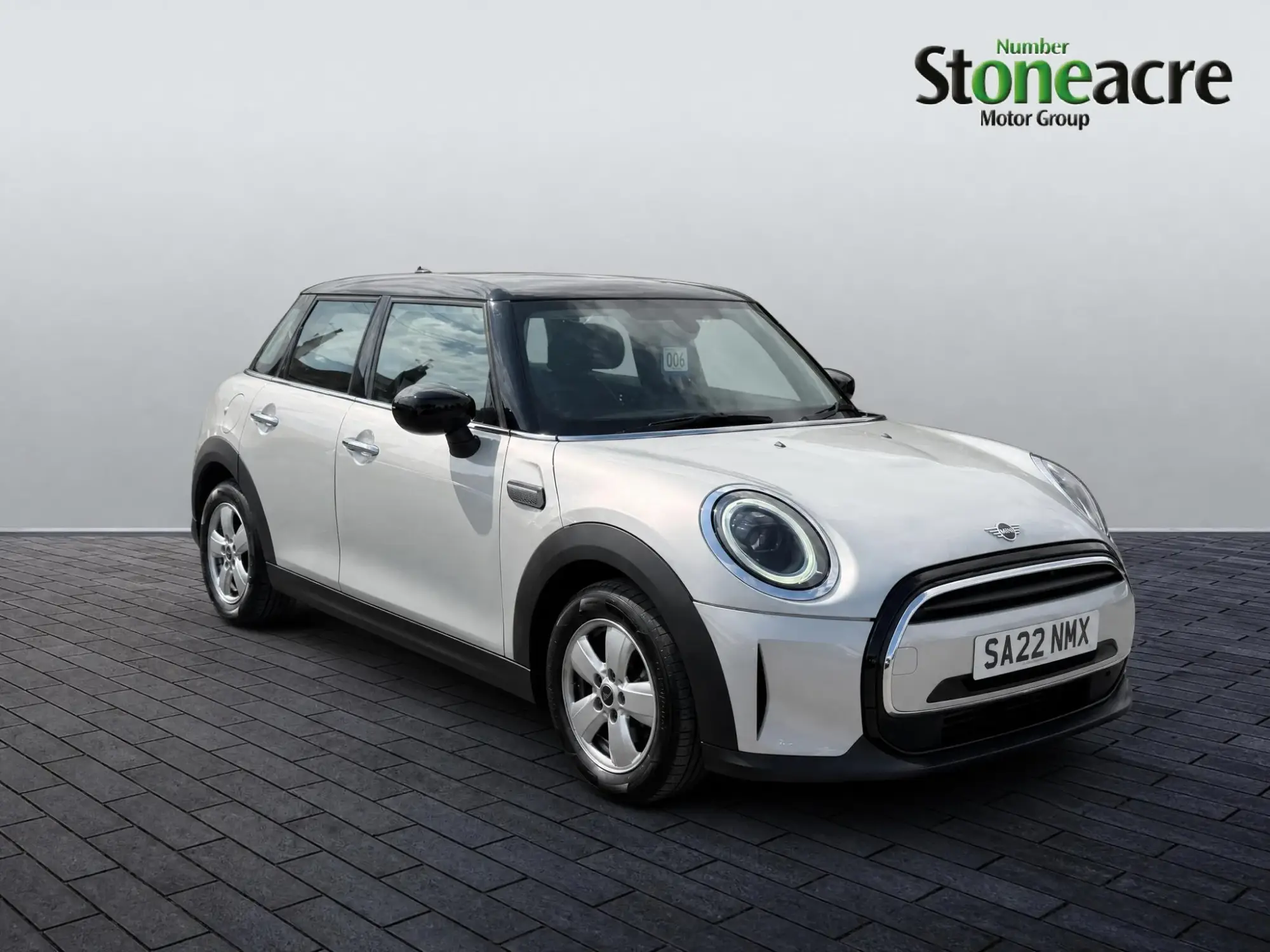 MINI Hatch 1.5 Cooper Classic Steptronic Euro 6 (s/s) 5dr SA22NMX Image 1