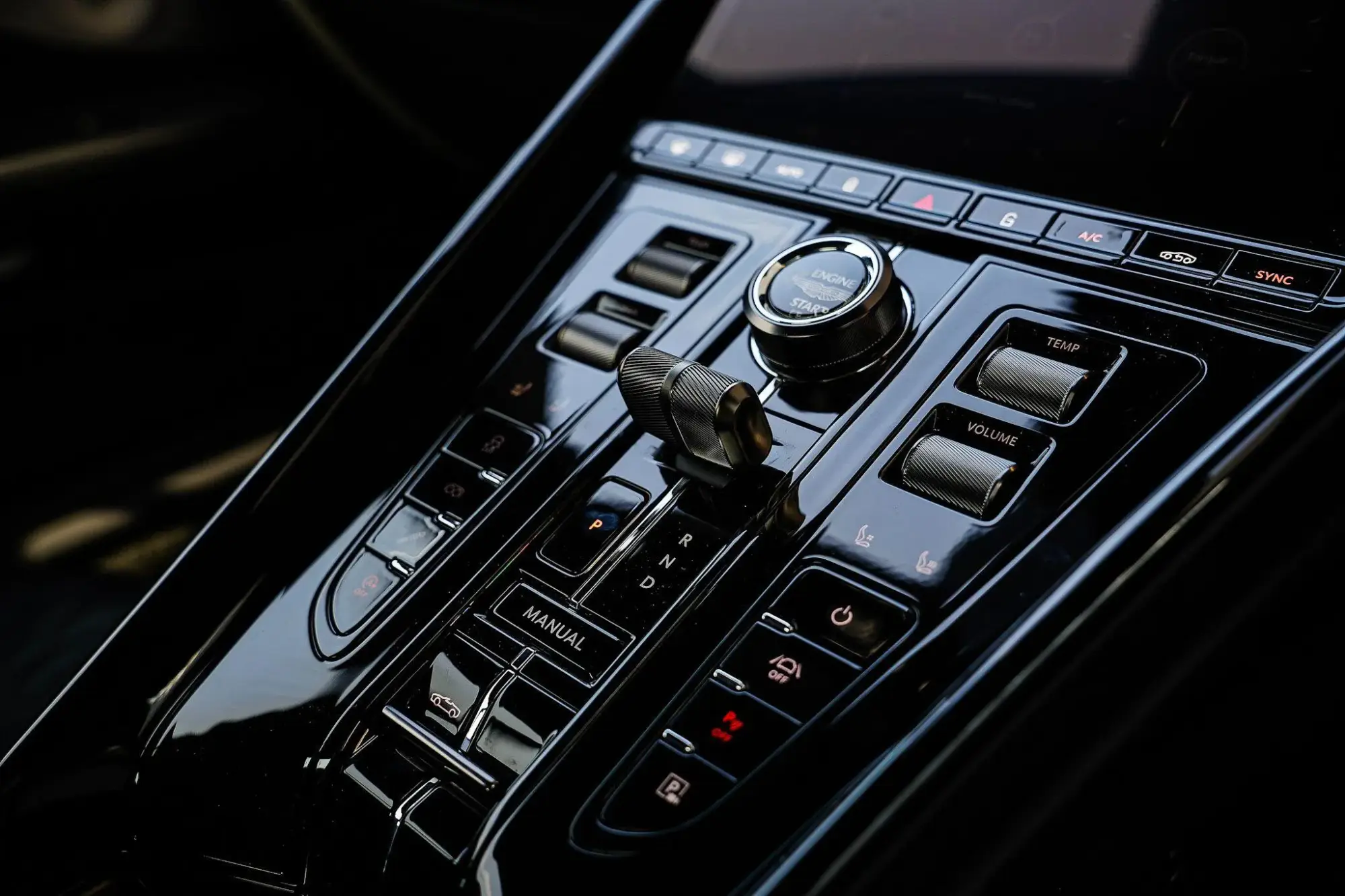 Aston Martin DB12 Image 9
