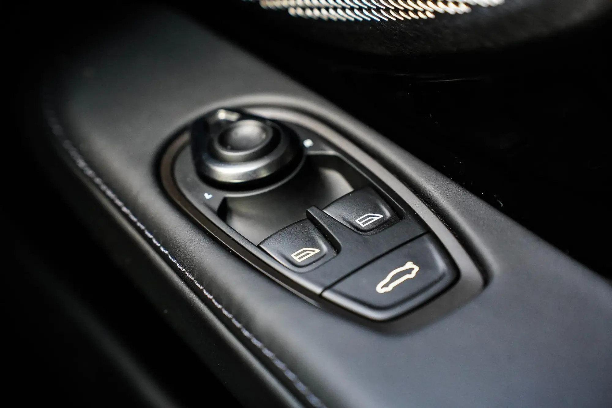 Aston Martin DB12 Image 13