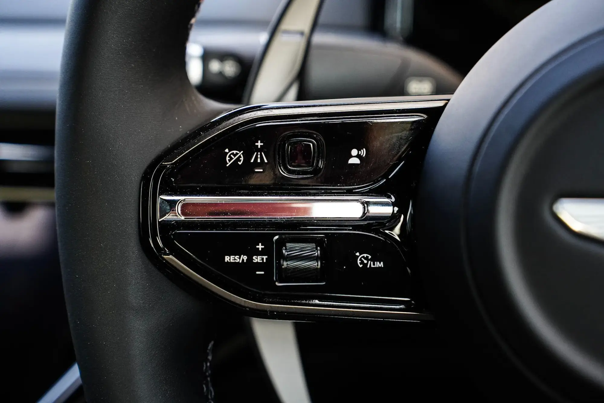 Aston Martin DB12 Image 16