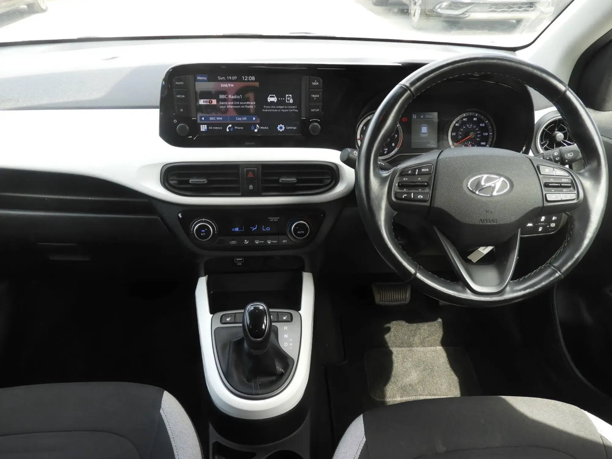 Hyundai i10 Image 12