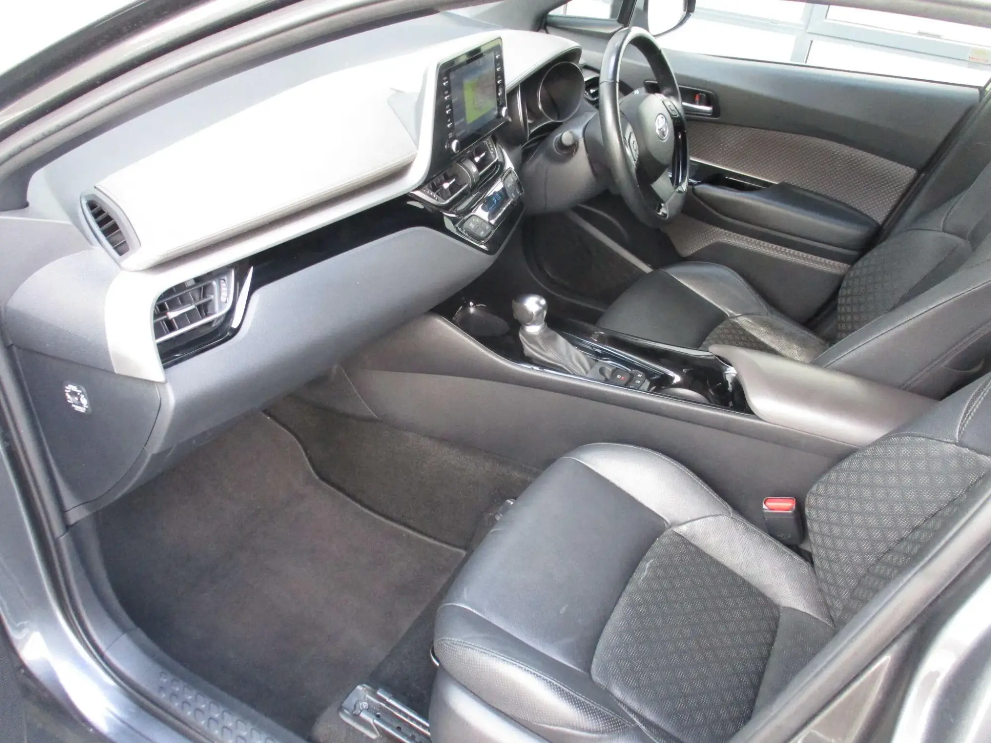 Toyota C-HR Self-Charging Hybrid Image 13 Toyota C-HR Self-Charging Hybrid Image 13