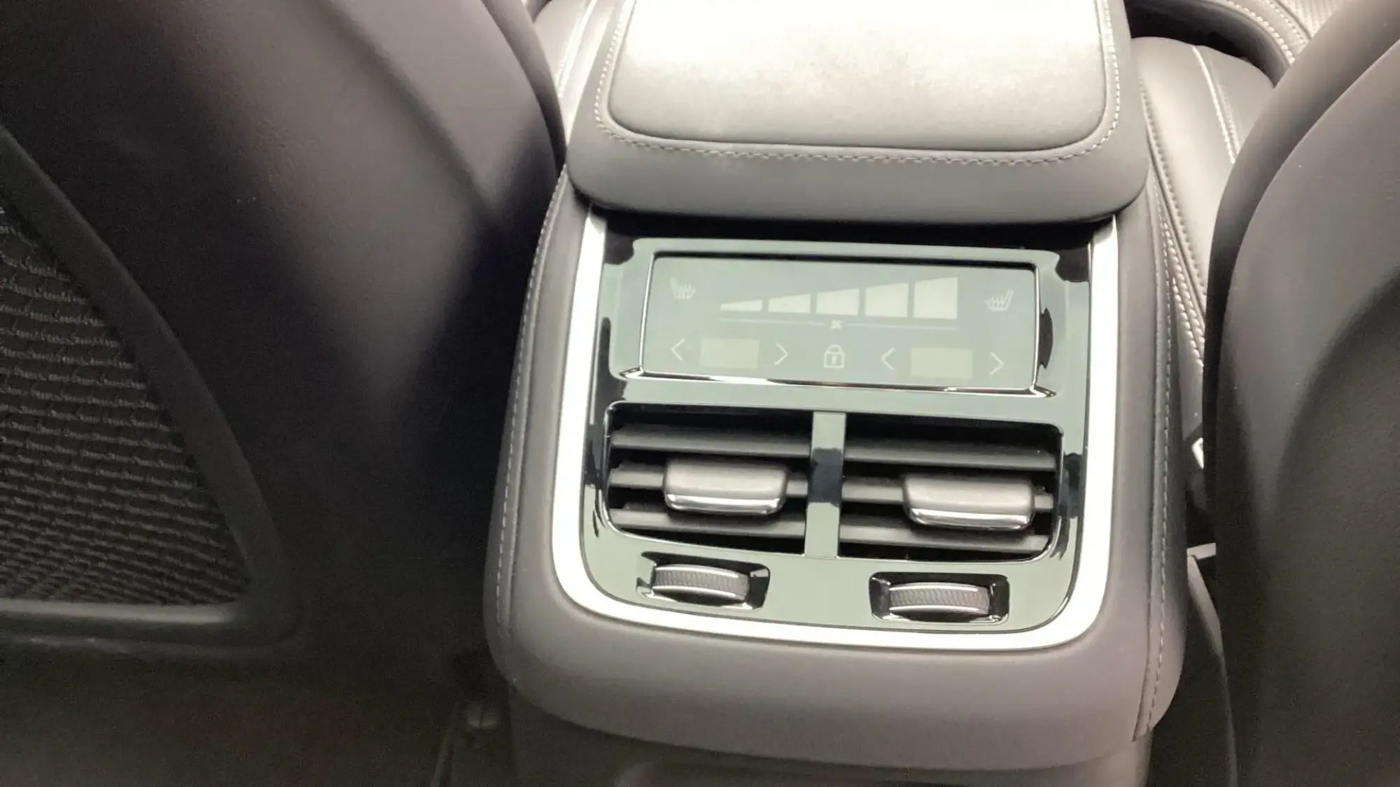 Volvo XC90 Plug-In Hybrid Image 37 Volvo XC90 Plug-In Hybrid Image 37
