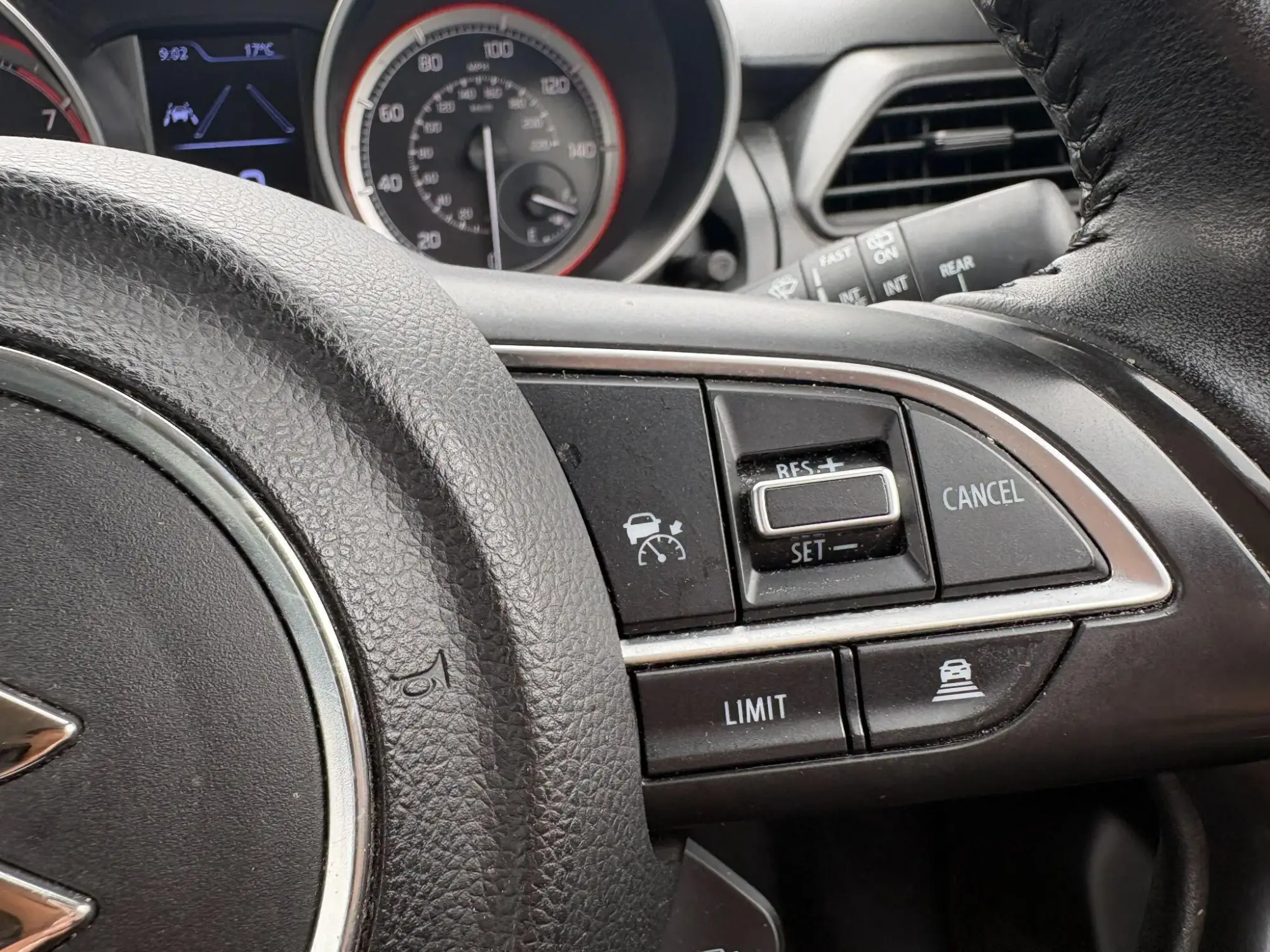 Suzuki Swift Image 22