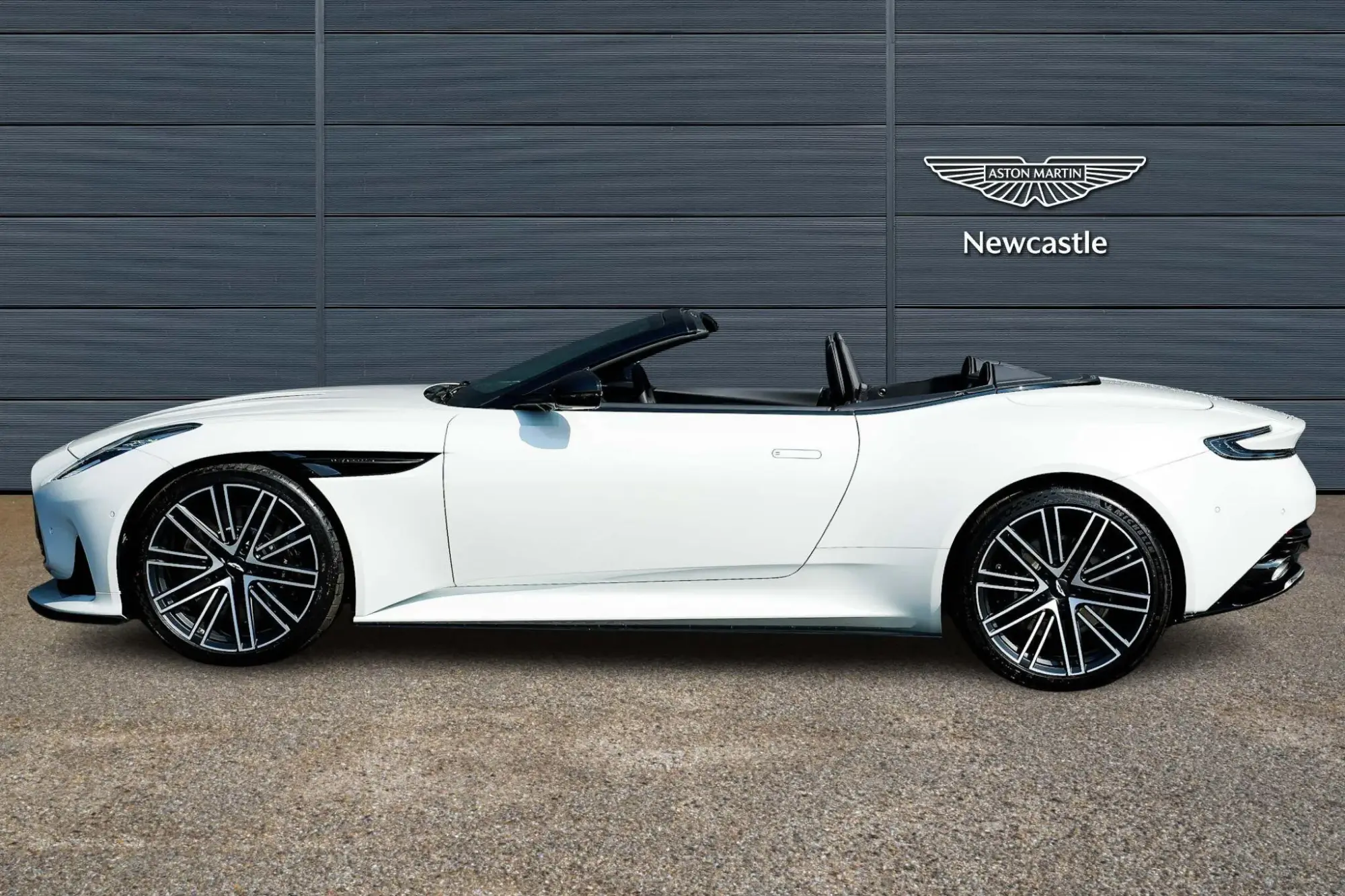 Aston Martin DB12 Image 8