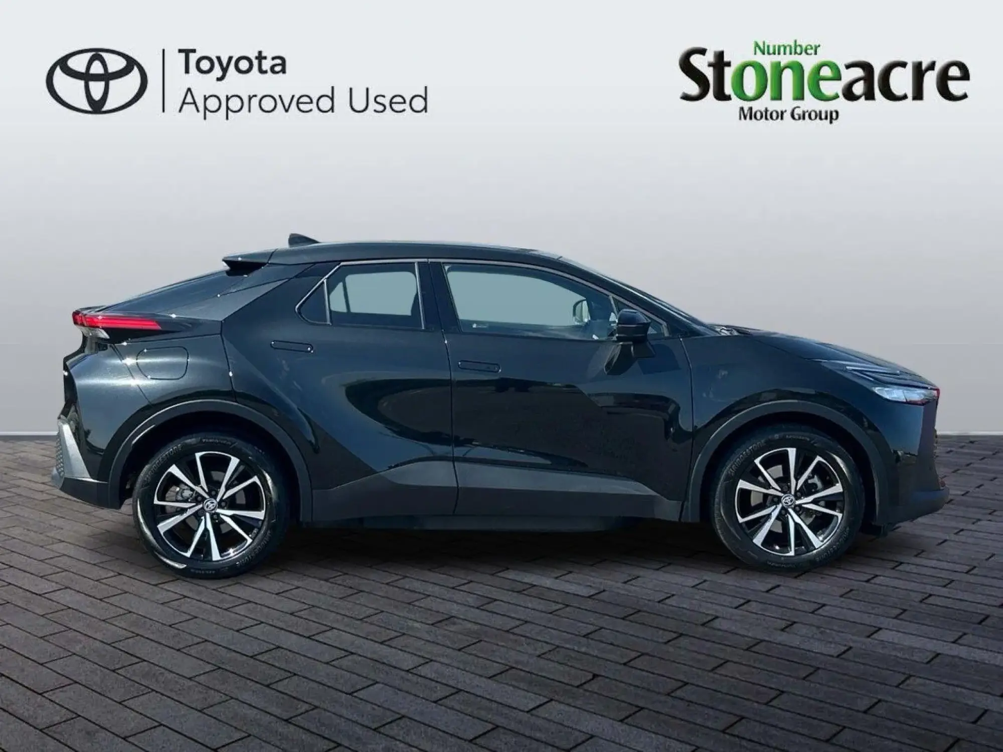 Toyota C-HR Plug-in Hybrid 2.0 VVT-h 13.6 kWh Design CVT Euro 6 (s/s) 5dr GV25KNB Image 2