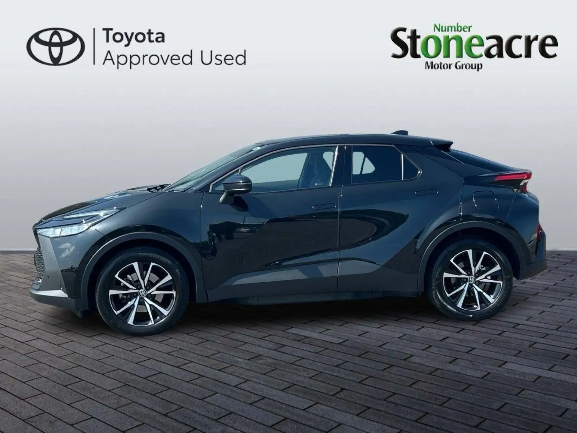 Toyota C-HR Plug-in Hybrid Image 6 Toyota C-HR Plug-in Hybrid Image 6