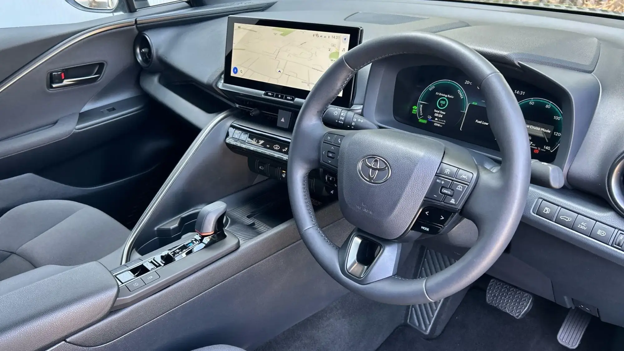 Toyota C-HR Plug-in Hybrid Image 10 Toyota C-HR Plug-in Hybrid Image 10