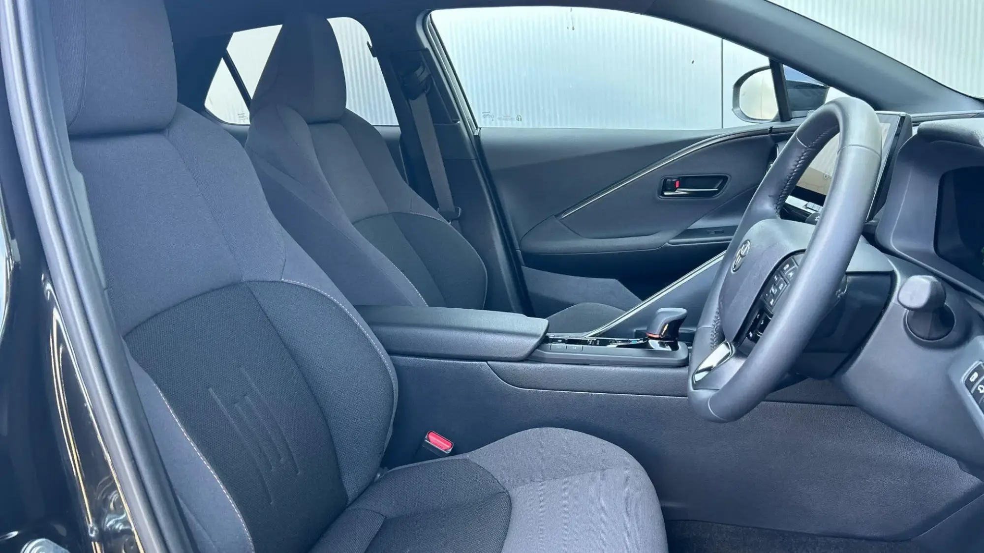 Toyota C-HR Plug-in Hybrid Image 15 Toyota C-HR Plug-in Hybrid Image 15