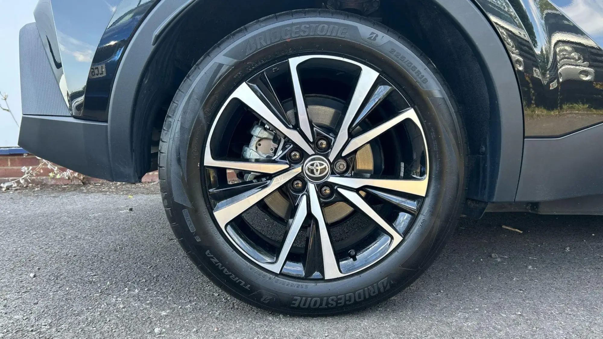 Toyota C-HR Plug-in Hybrid Image 19 Toyota C-HR Plug-in Hybrid Image 19